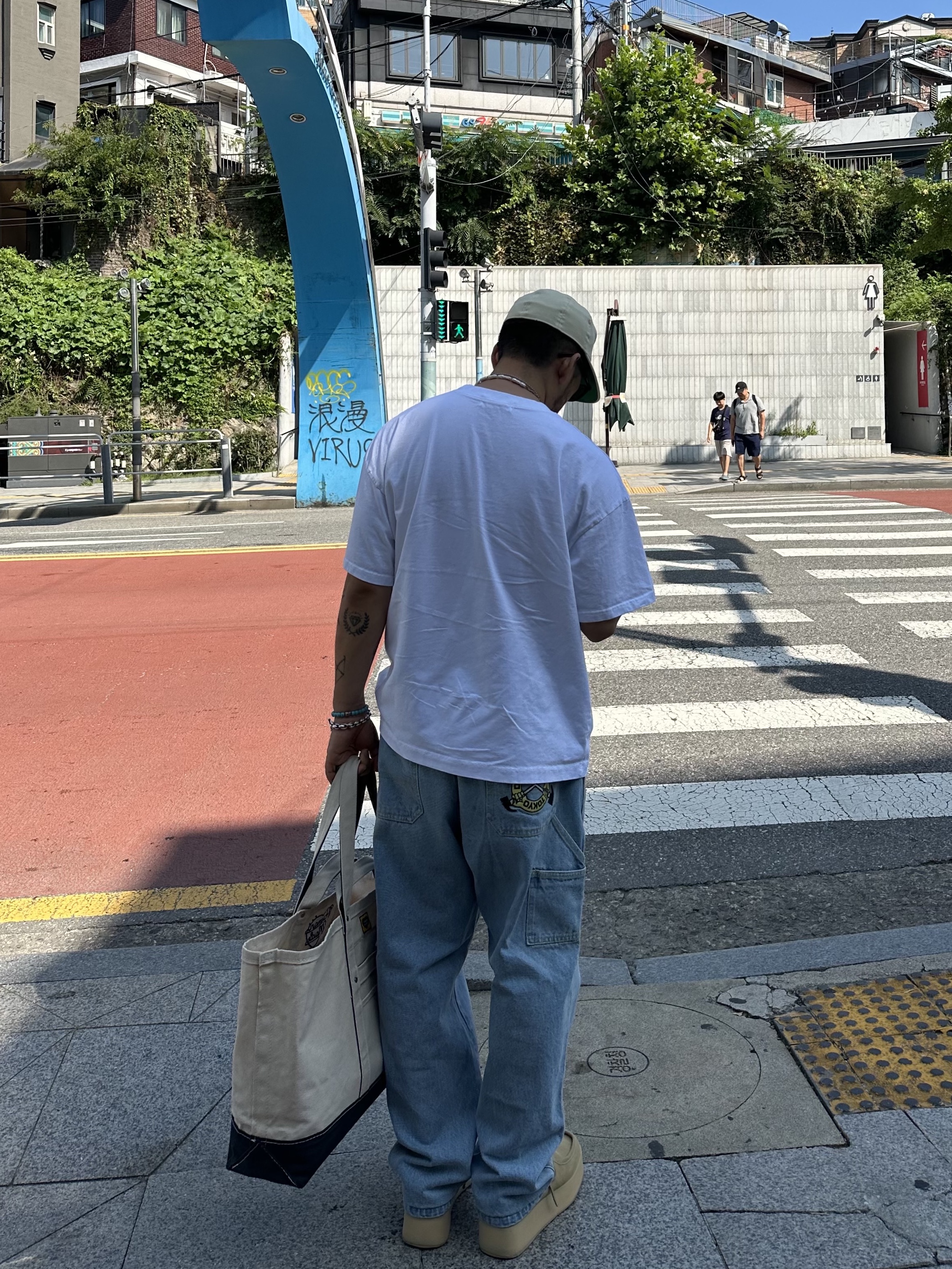 휴먼 메이드 헤비 캔버스 토트 라지 네이비 착용 스타일 - 4