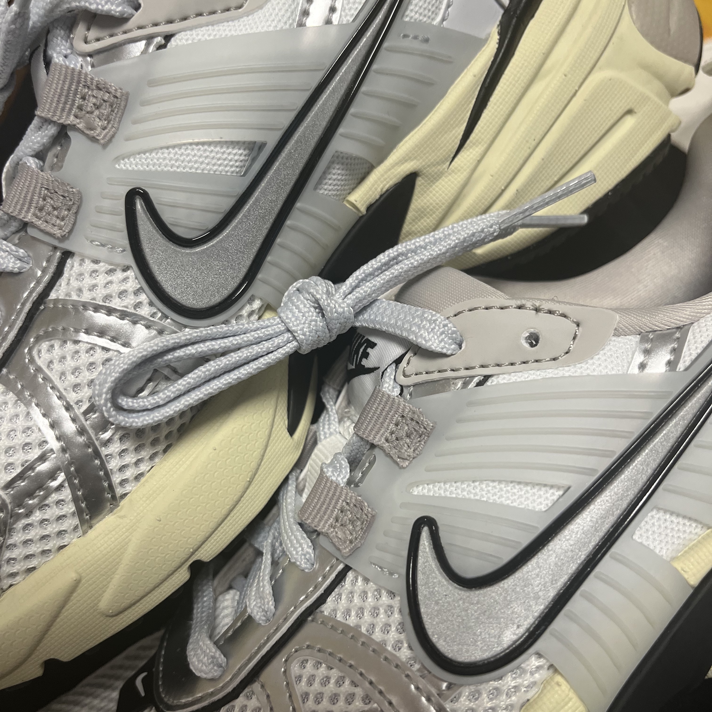 Nike V2K Run Summit White Metallic Silver 착용 스타일