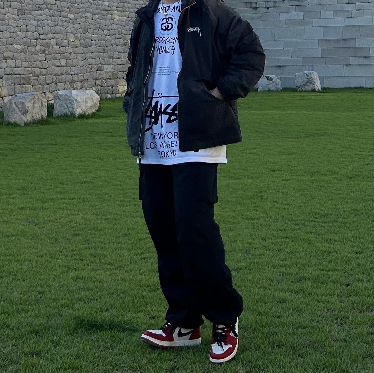 Stussy Wave Dye Beach Shell Jacket Black, Stussy x Takahiromiyashita The Soloist 40 WT T-Shirt 착용 스타일 - 1