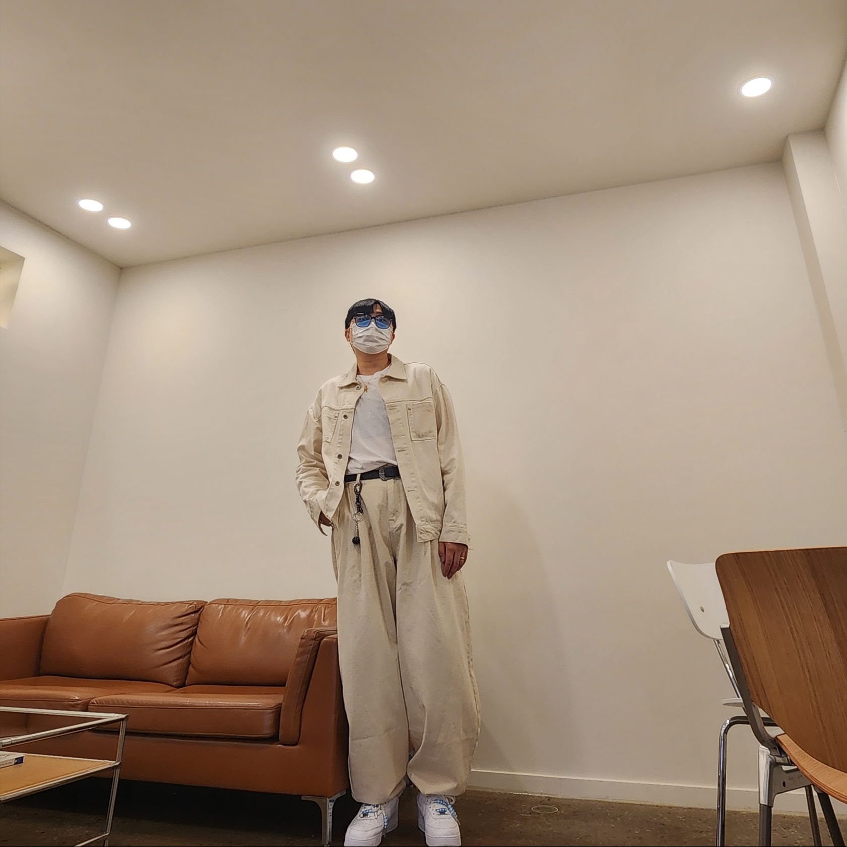 Stussy 8 Ball Keychain Black, Nike x Drake Nocta Air Force 1 Low SP Certified Lover Boy White 착용 스타일 - 5