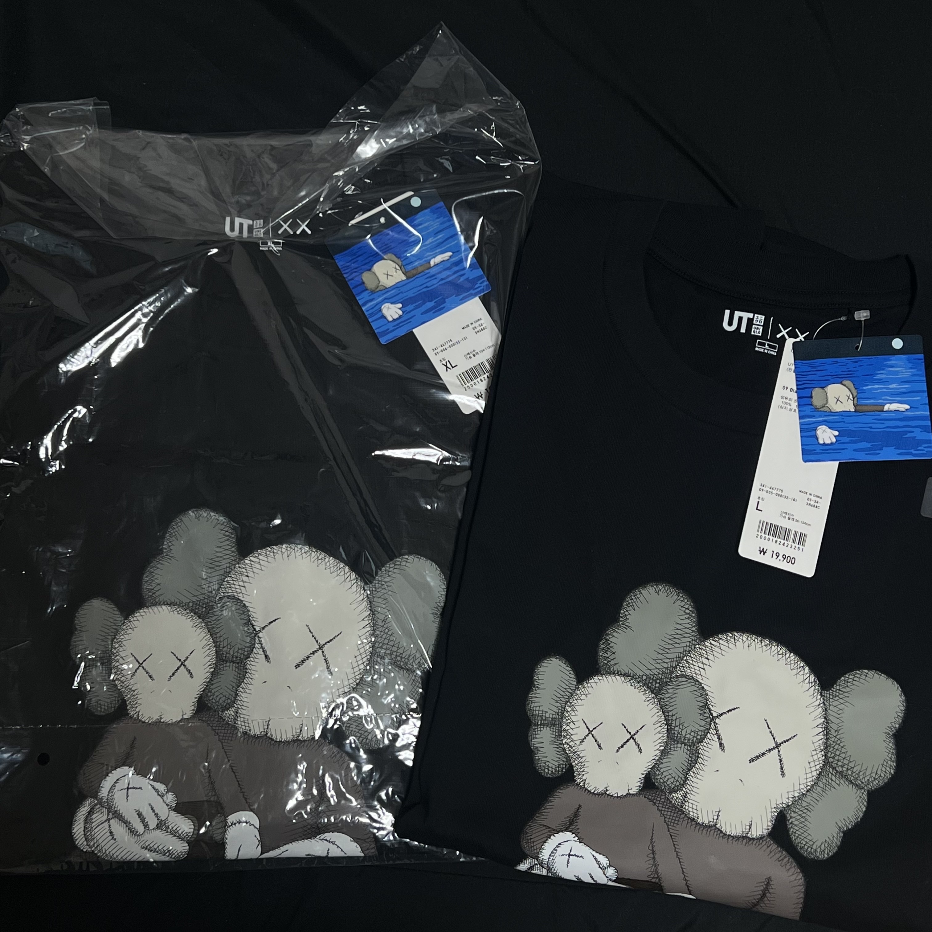 Uniqlo UT x Kaws Short Sleeve Graphic T-Shirt Black 착용 스타일