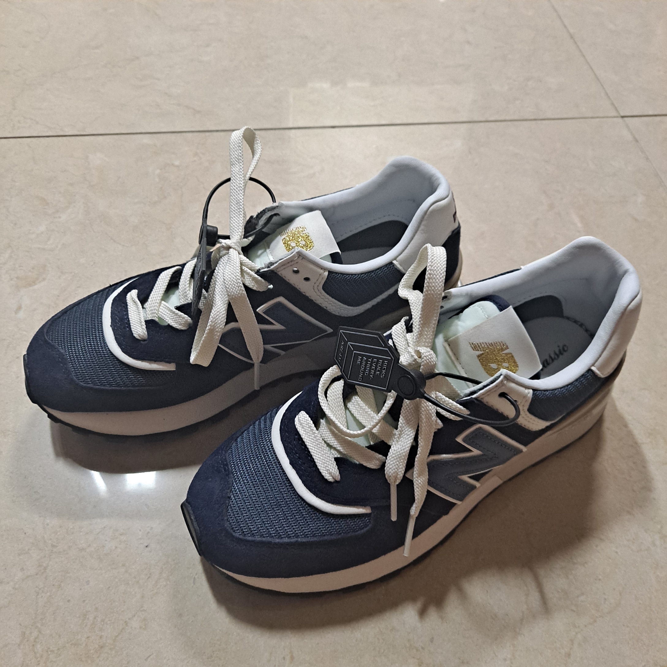 New Balance 574 Legacy Navy 착용 스타일 - 2