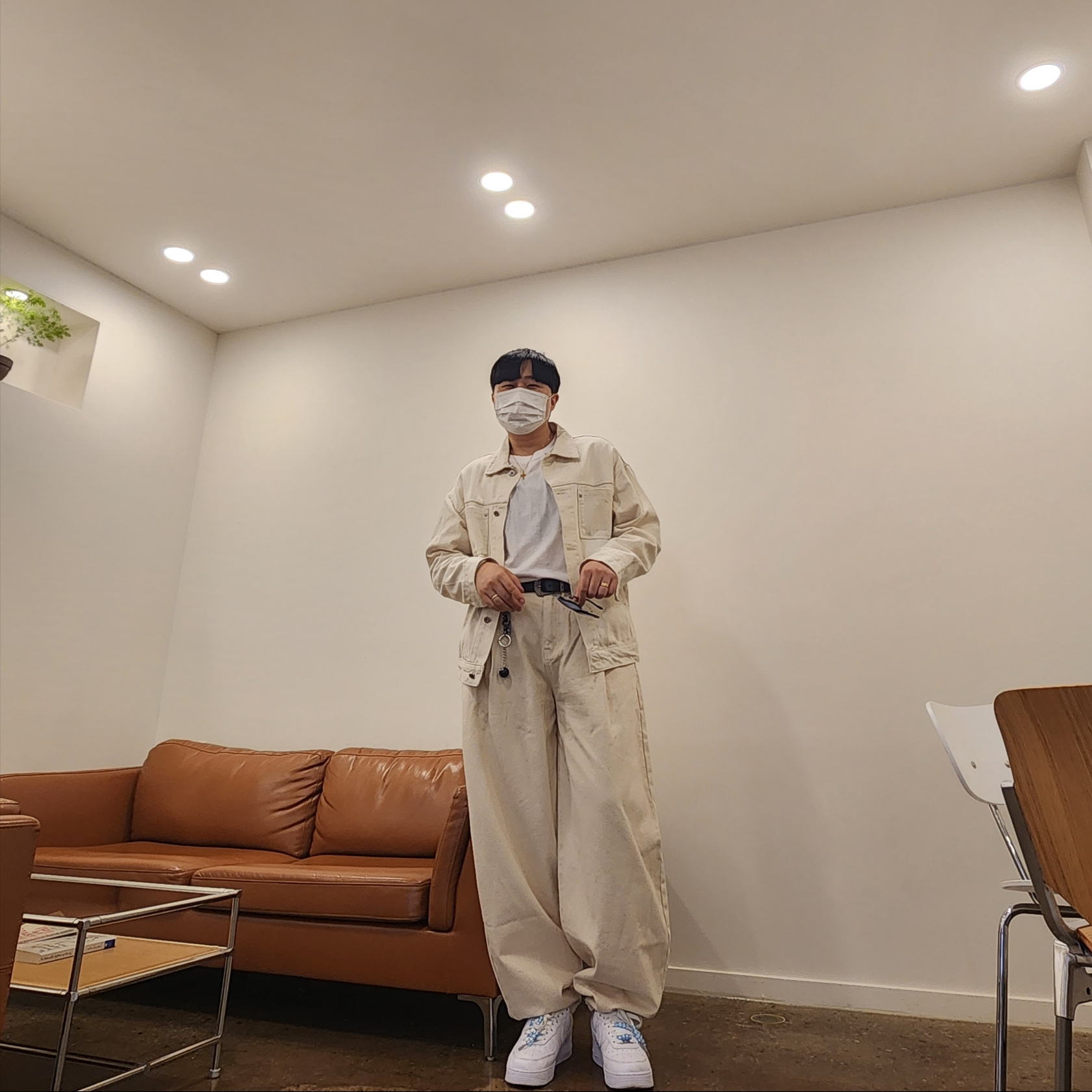 Stussy 8 Ball Keychain Black, Nike x Drake Nocta Air Force 1 Low SP Certified Lover Boy White 착용 스타일 - 3