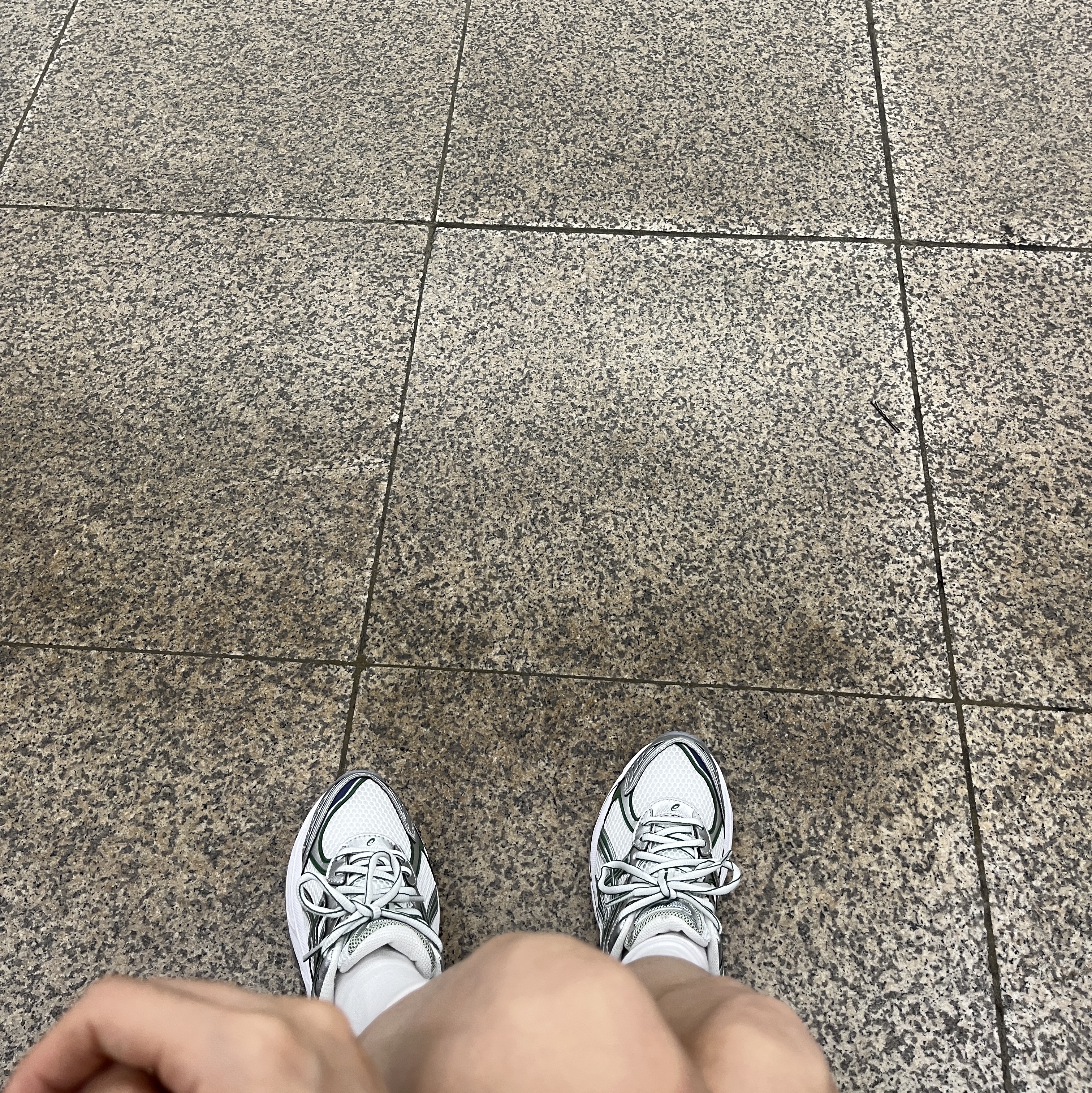 Asics GT-2160 White Shamrock Green 착용 스타일