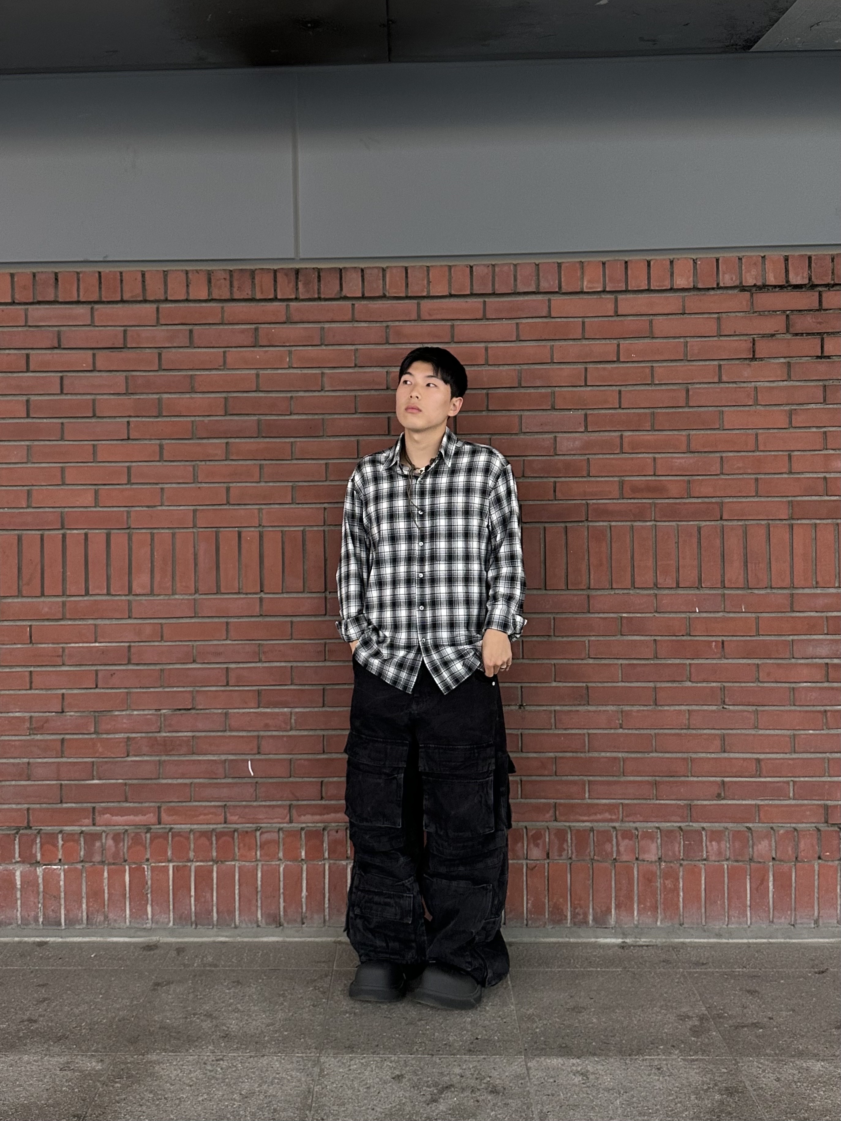 Project G/R Crinkle Denim Cargo Pants Black, Balenciaga Steroid Derby Black 착용 스타일 - 2