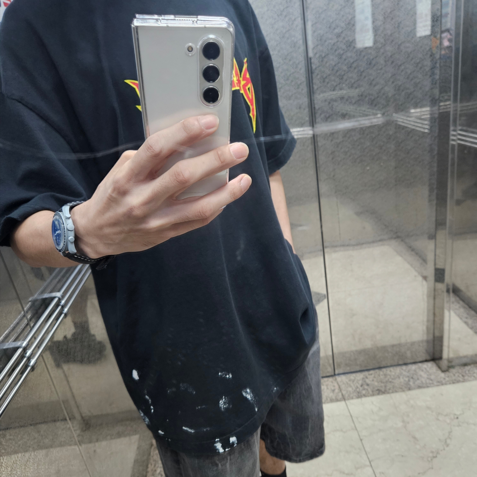 Balenciaga Metal Oversized Fit T-Shirt Black Vintage 착용 스타일