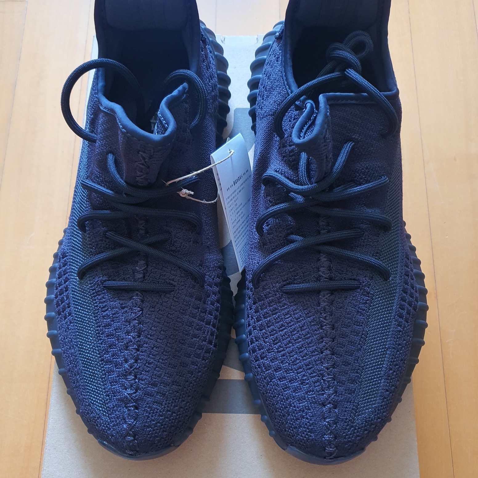 Adidas Yeezy Boost 350 V2 Onyx 착용 스타일
