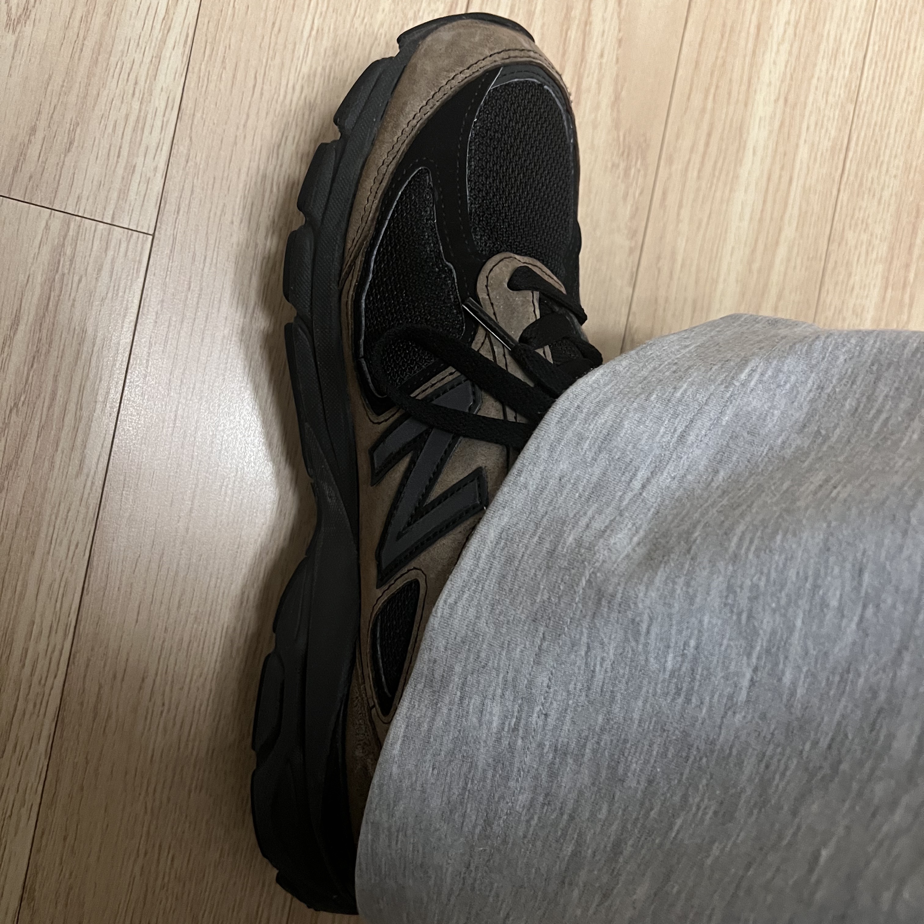 New Balance 990v4 Made in USA Black - D Standard 착용 스타일 - 5