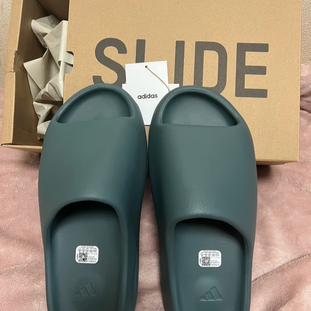 Adidas Yeezy Slide Slate Marine 착용 스타일