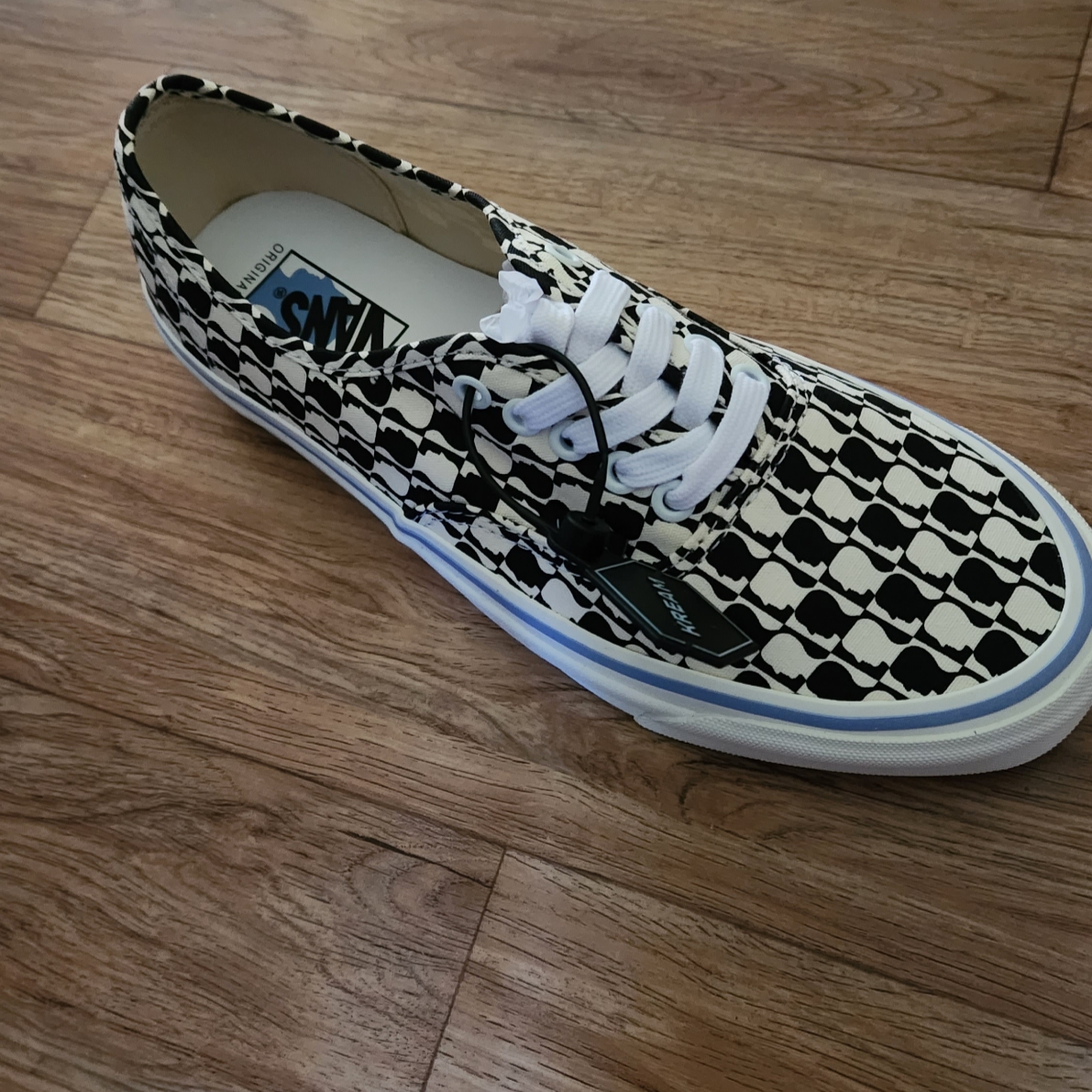 Vans Vault x Brain Dead OG Authentic LX Black White 착용 스타일 - 2