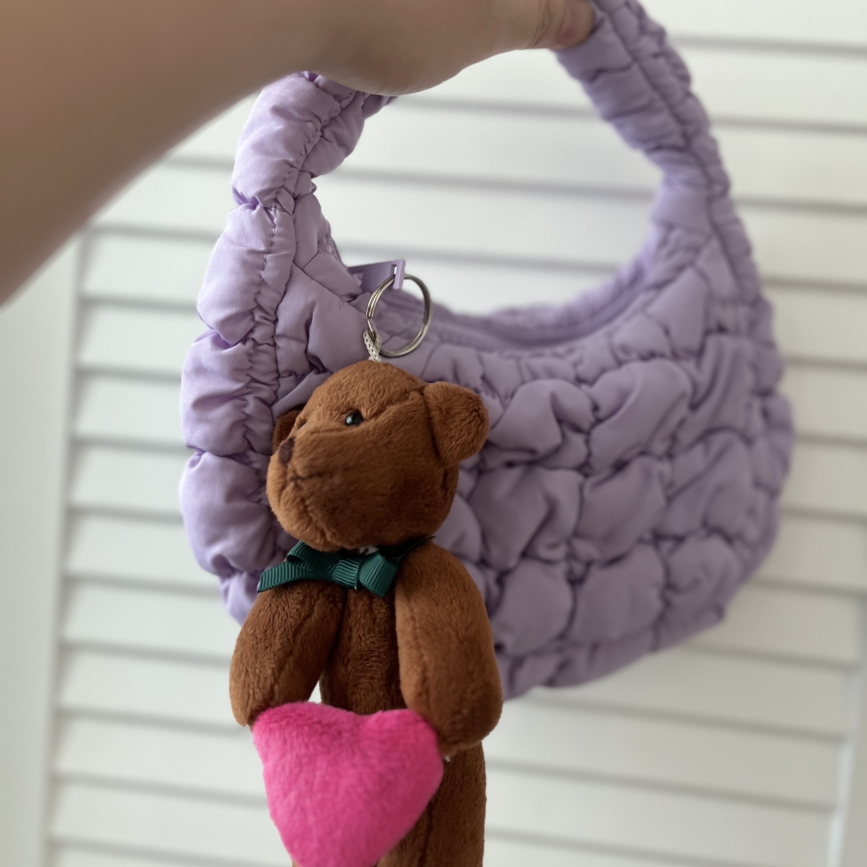 COS Quilted Micro Bag Purple 착용 스타일 - 3