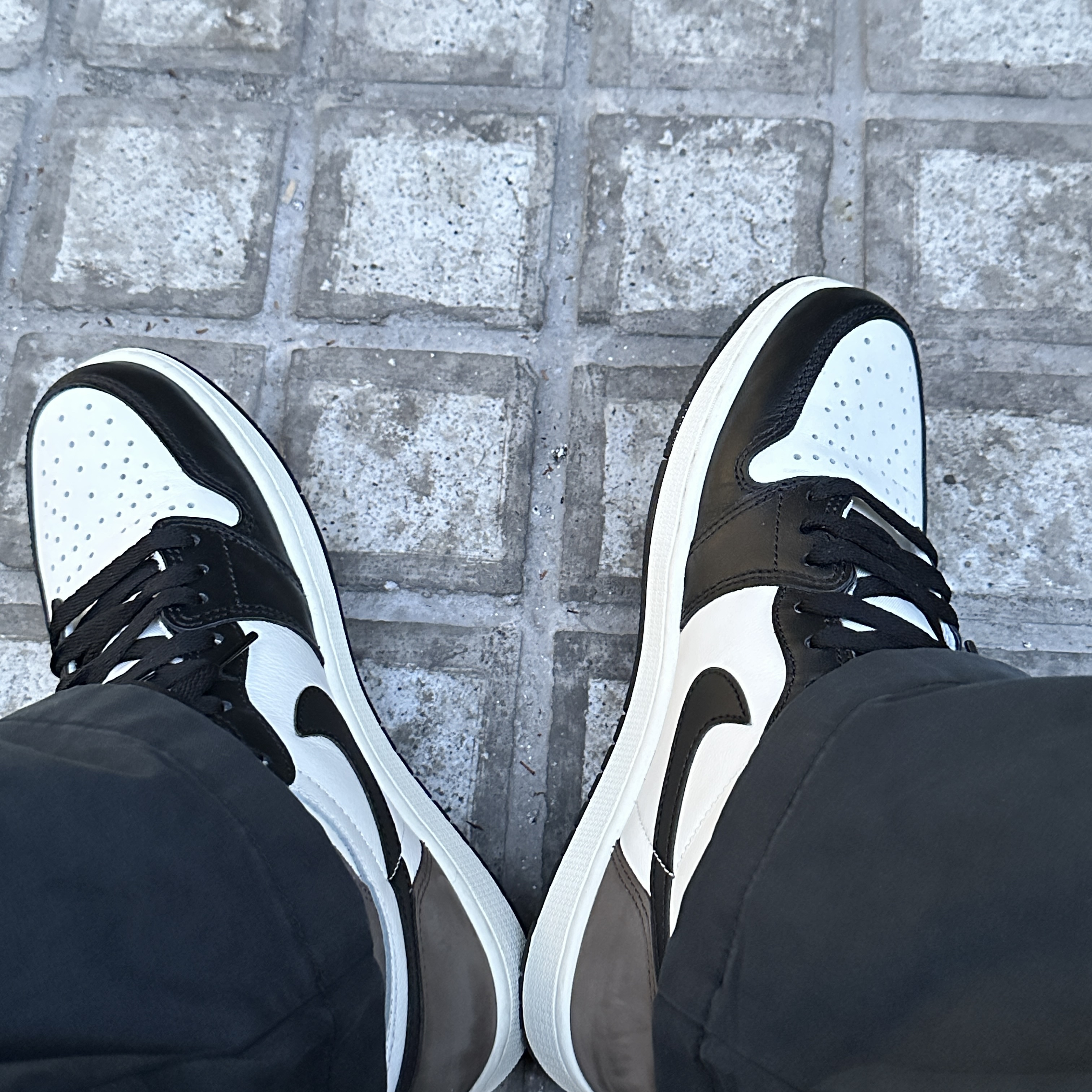 Jordan 1 Retro High OG Black Mocha 착용 스타일
