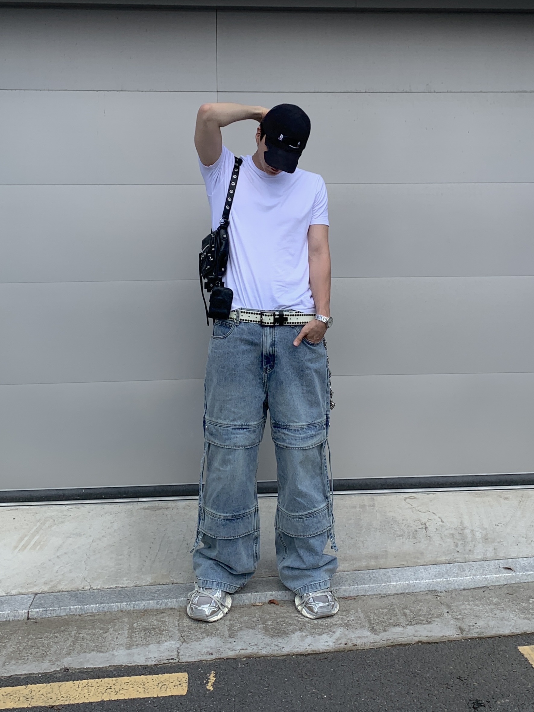 (W) Balenciaga 3XL Sneakers Light Beige, Balenciaga Gaffer Cap Black 착용 스타일 - 1