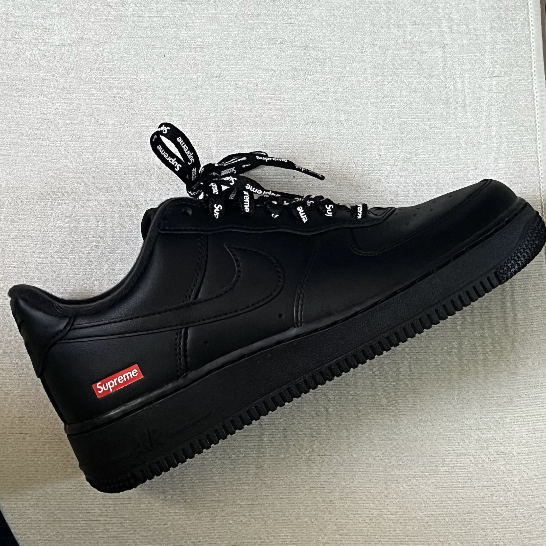 Nike x Supreme Air Force 1 Low Black 착용 스타일
