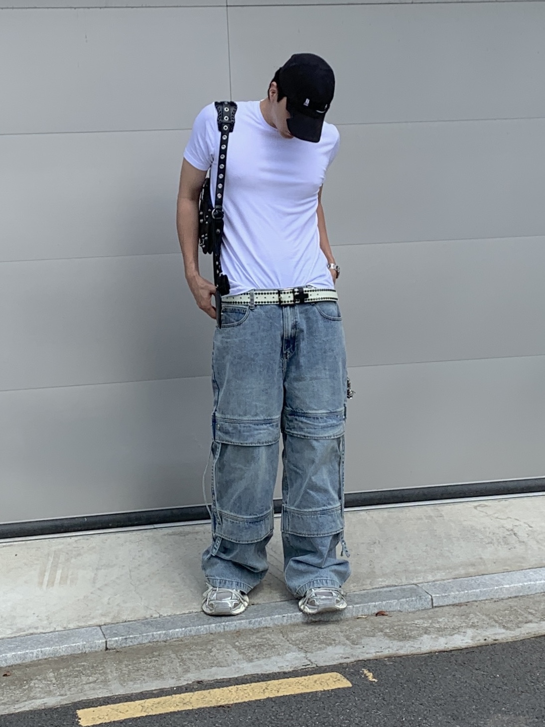 (W) Balenciaga 3XL Sneakers Light Beige, Balenciaga Gaffer Cap Black 착용 스타일 - 5