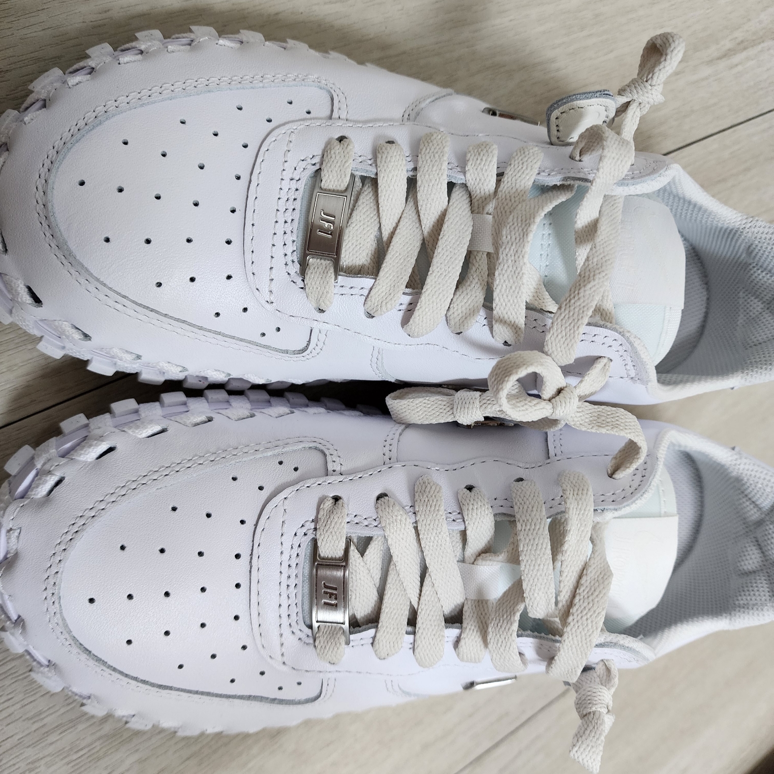 Nike x Jacquemus J Force 1 Low LX SP White 착용 스타일 - 1