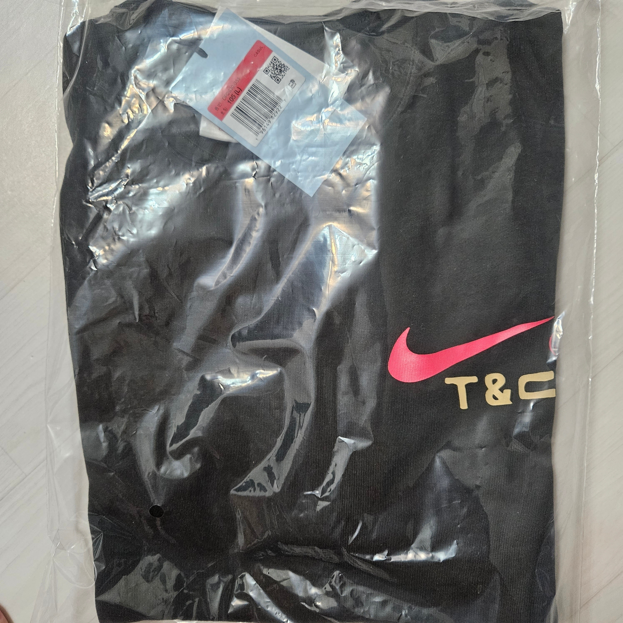 Nike x Drake Nocta x Cactus Plant Flea Market Souvenir Cactus T-Shirt Sequoia (DR2630-355) 착용 스타일