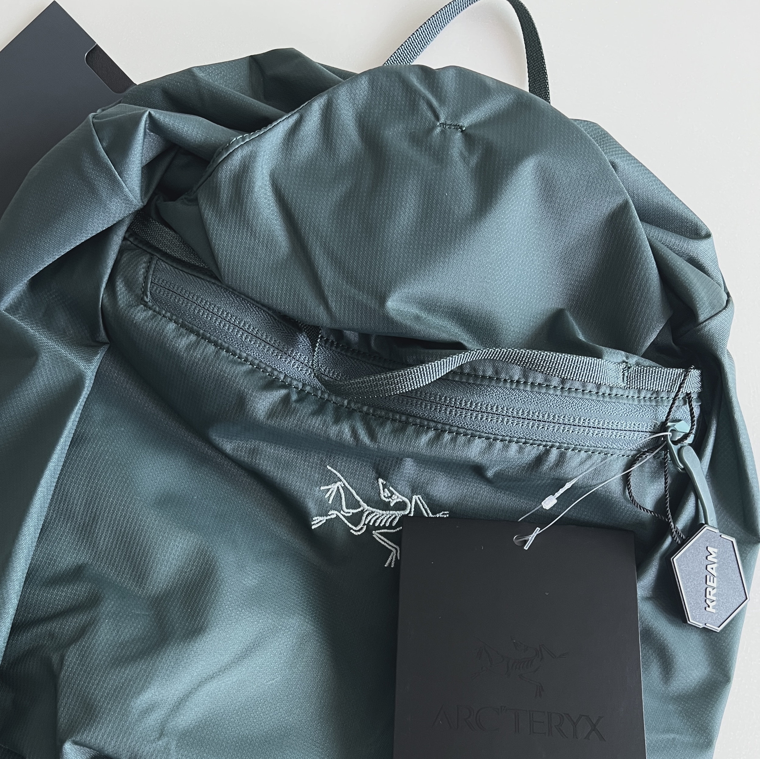 Arc'teryx Heliad 10 Backpack Boxcar 착용 스타일