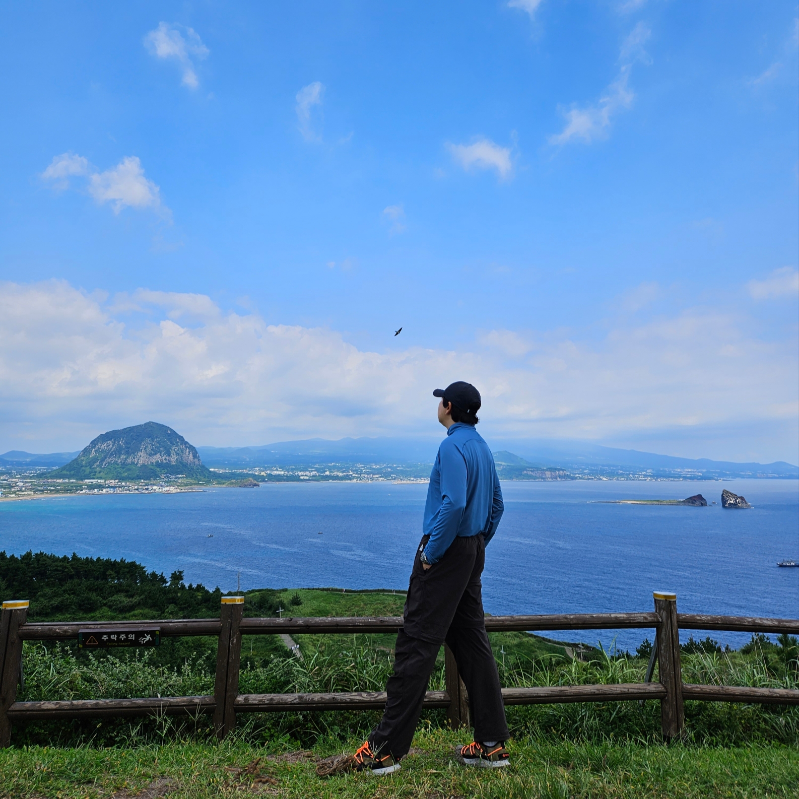 Nike ACG Smith Summit Cargo Pants Velvet Brown - Asia, Nike ACG Trail Cap Black 착용 스타일 - 1