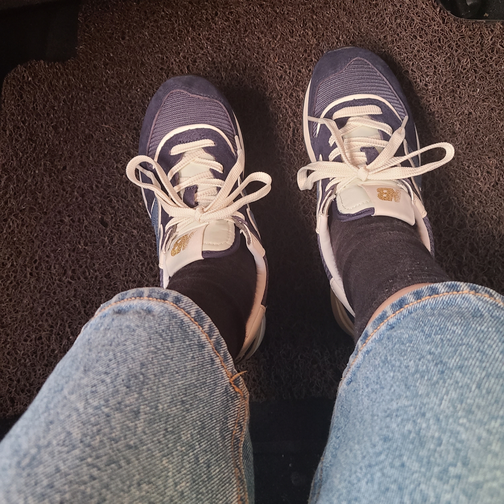 New Balance 574 Legacy Navy 착용 스타일