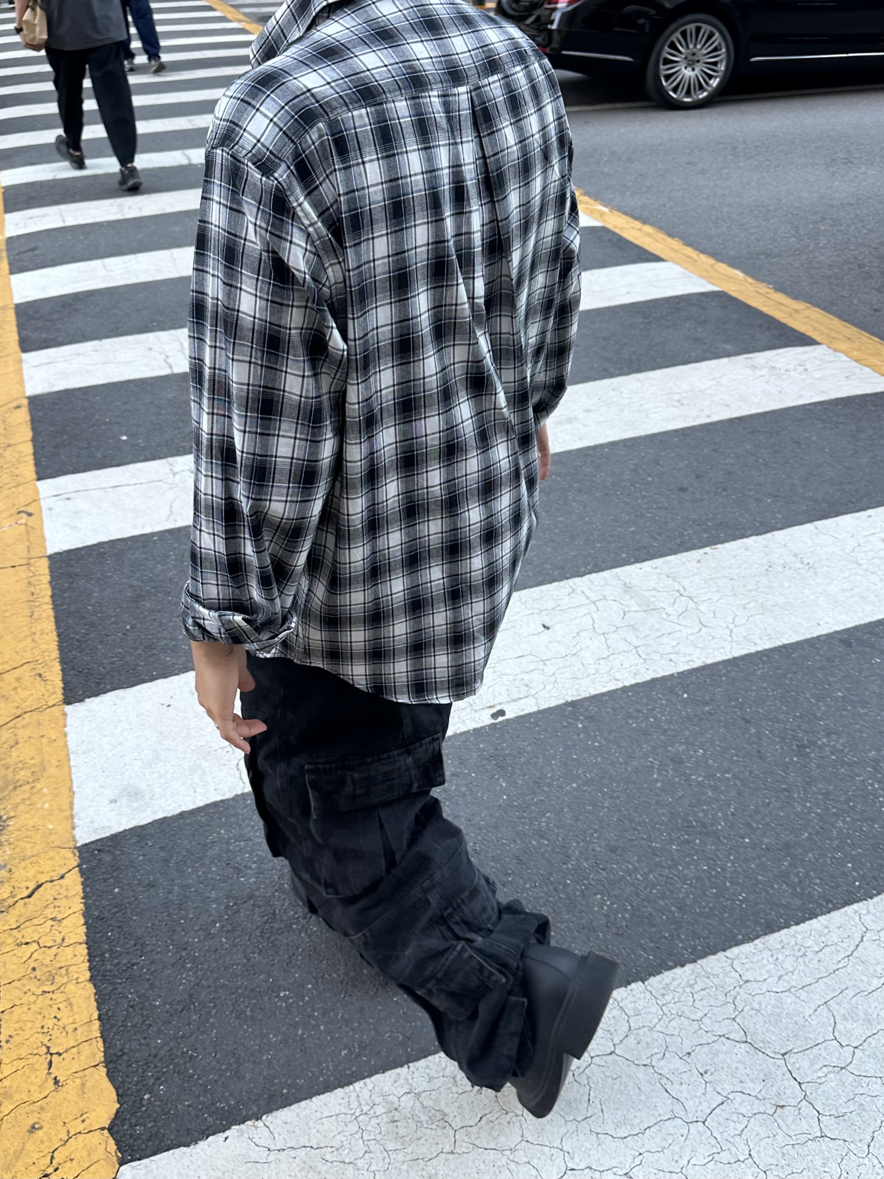 Project G/R Crinkle Denim Cargo Pants Black, Balenciaga Steroid Derby Black 착용 스타일 - 3