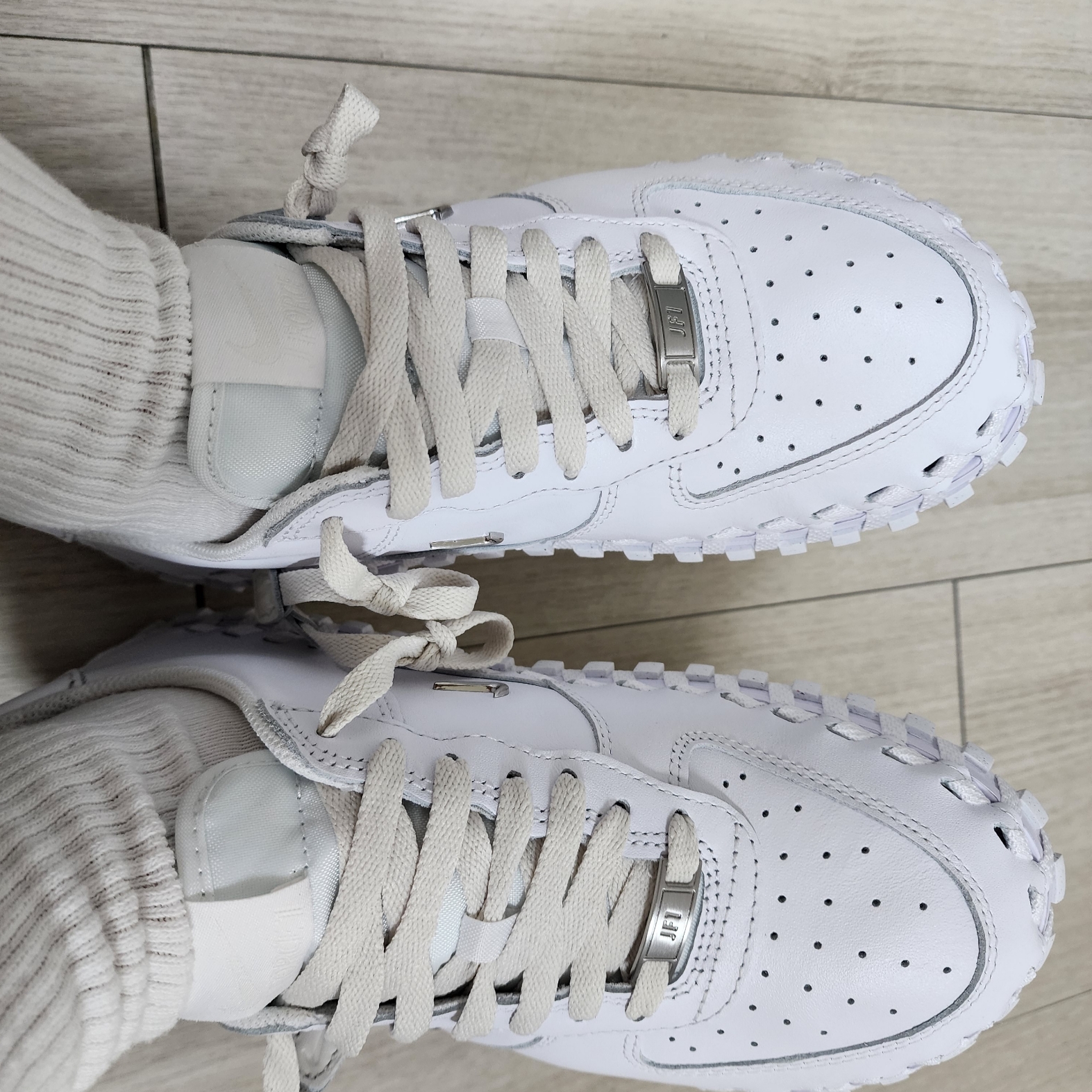 Nike x Jacquemus J Force 1 Low LX SP White 착용 스타일 - 2