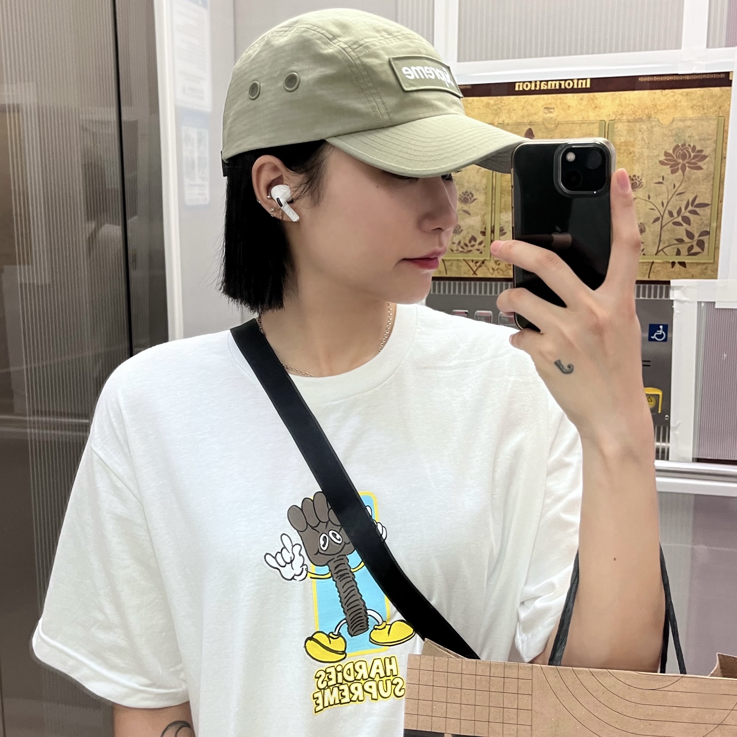 Supreme Ventile Camp Cap Olive - 23SS, Supreme x Hardies Bolt T-Shirt White - 23SS 착용 스타일
