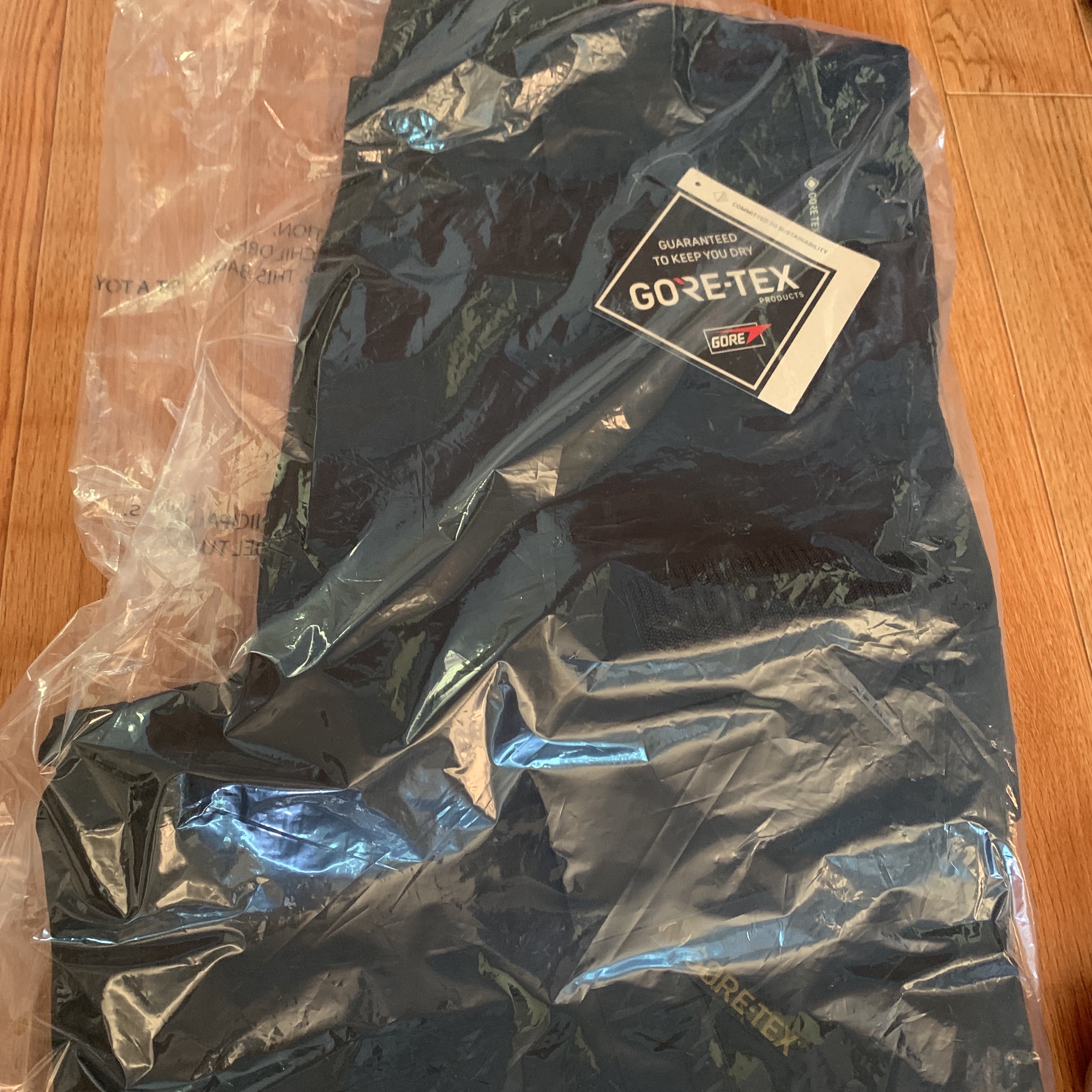 Supreme Gore-Tex Cargo Pants Black - 23FW 착용 스타일 - 2