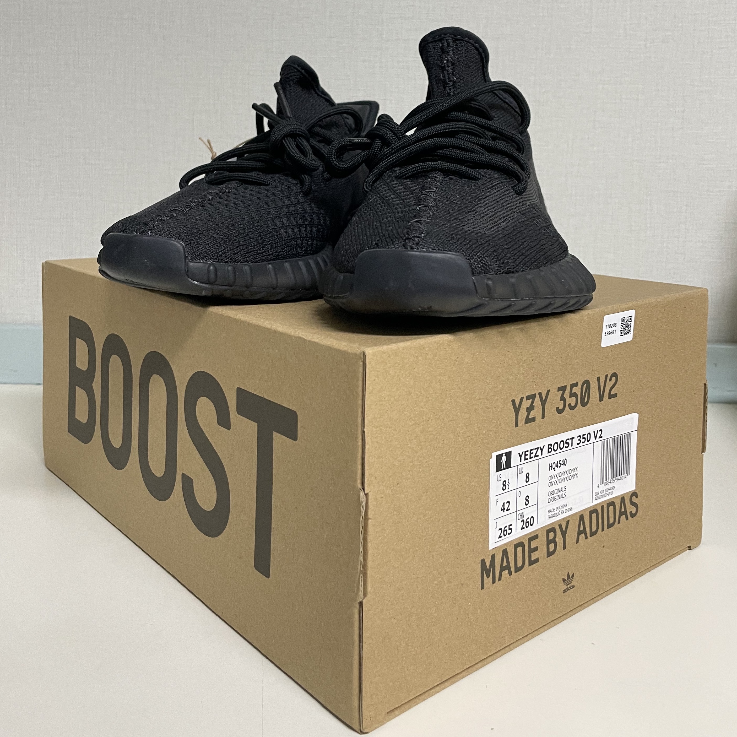 Adidas Yeezy Boost 350 V2 Onyx 착용 스타일