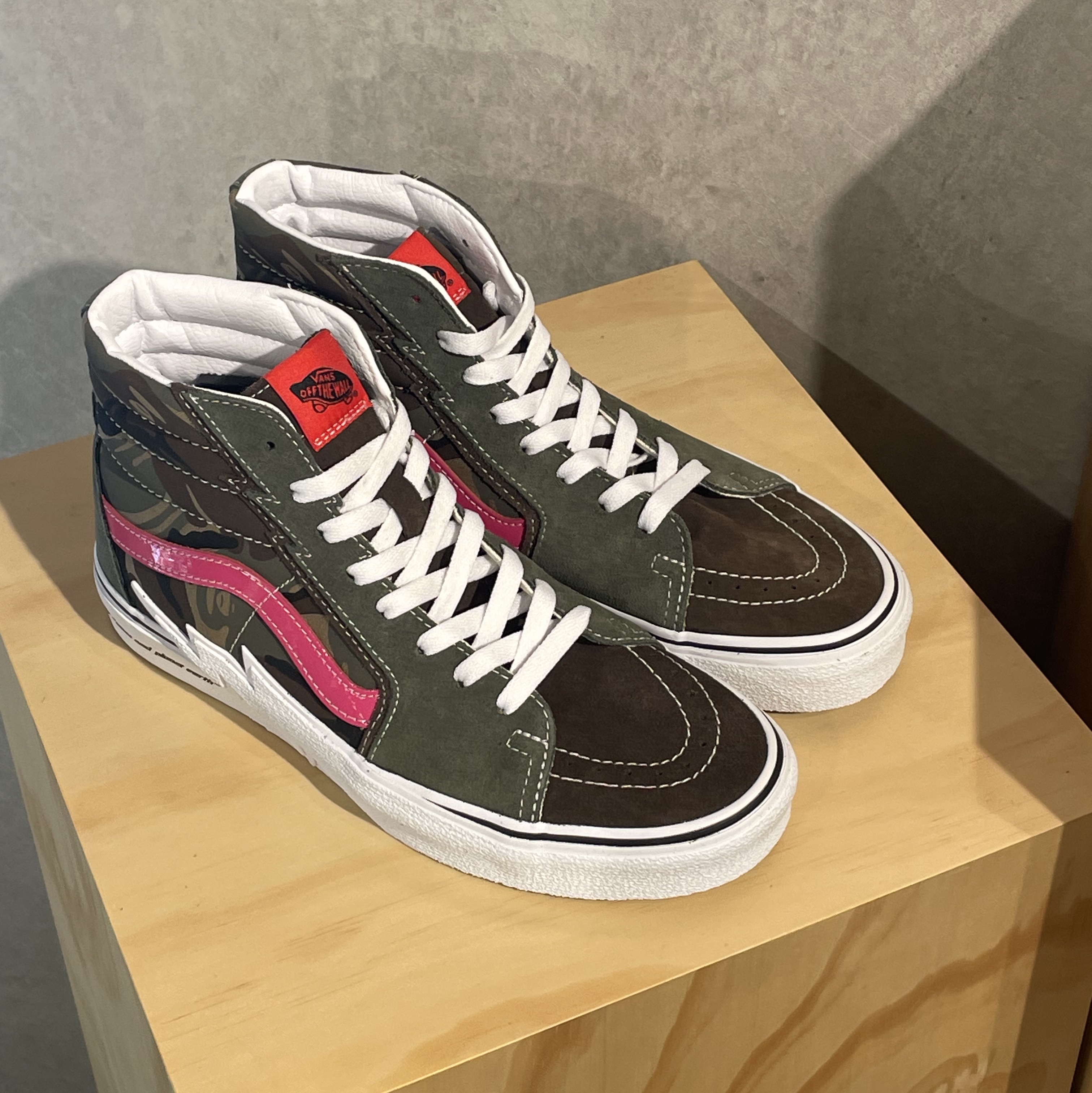 Vans x AAPE Sk8-Hi Bolt Khaki 착용 스타일