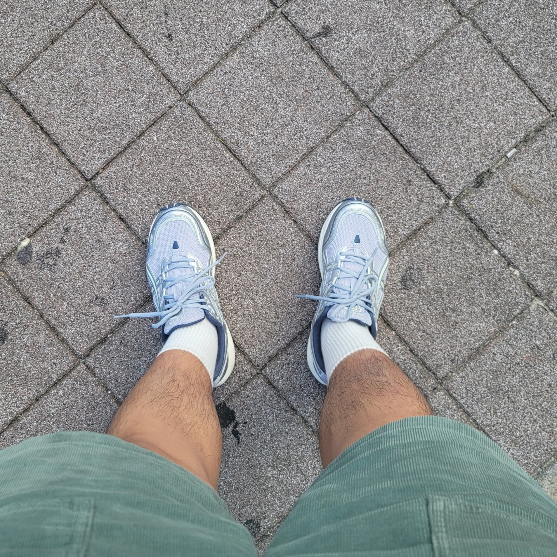 Asics Gel-1090 Piedmont Grey 착용 스타일
