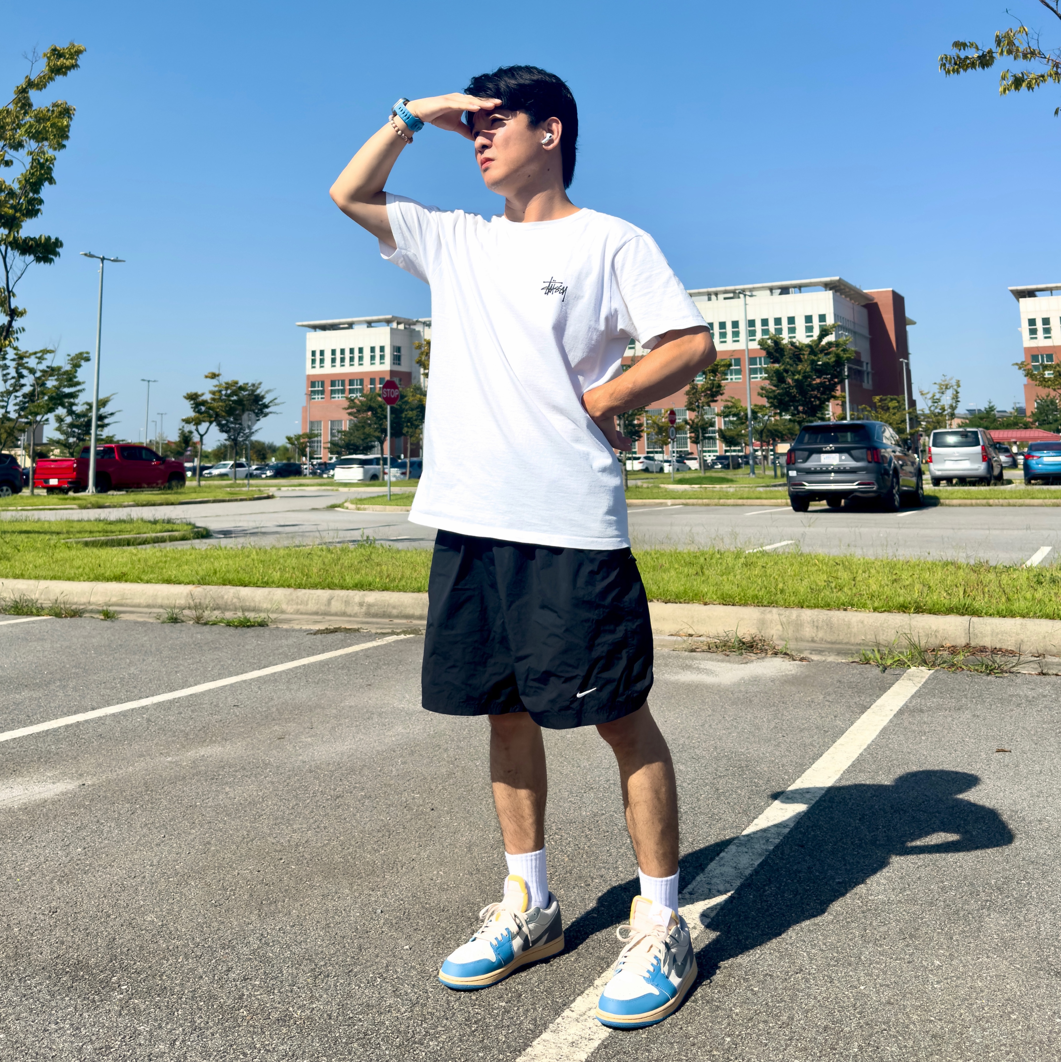 Stussy Melted T-Shirt White, Nike Solo Swoosh Woven Shorts Black - Asia 착용 스타일 - 1