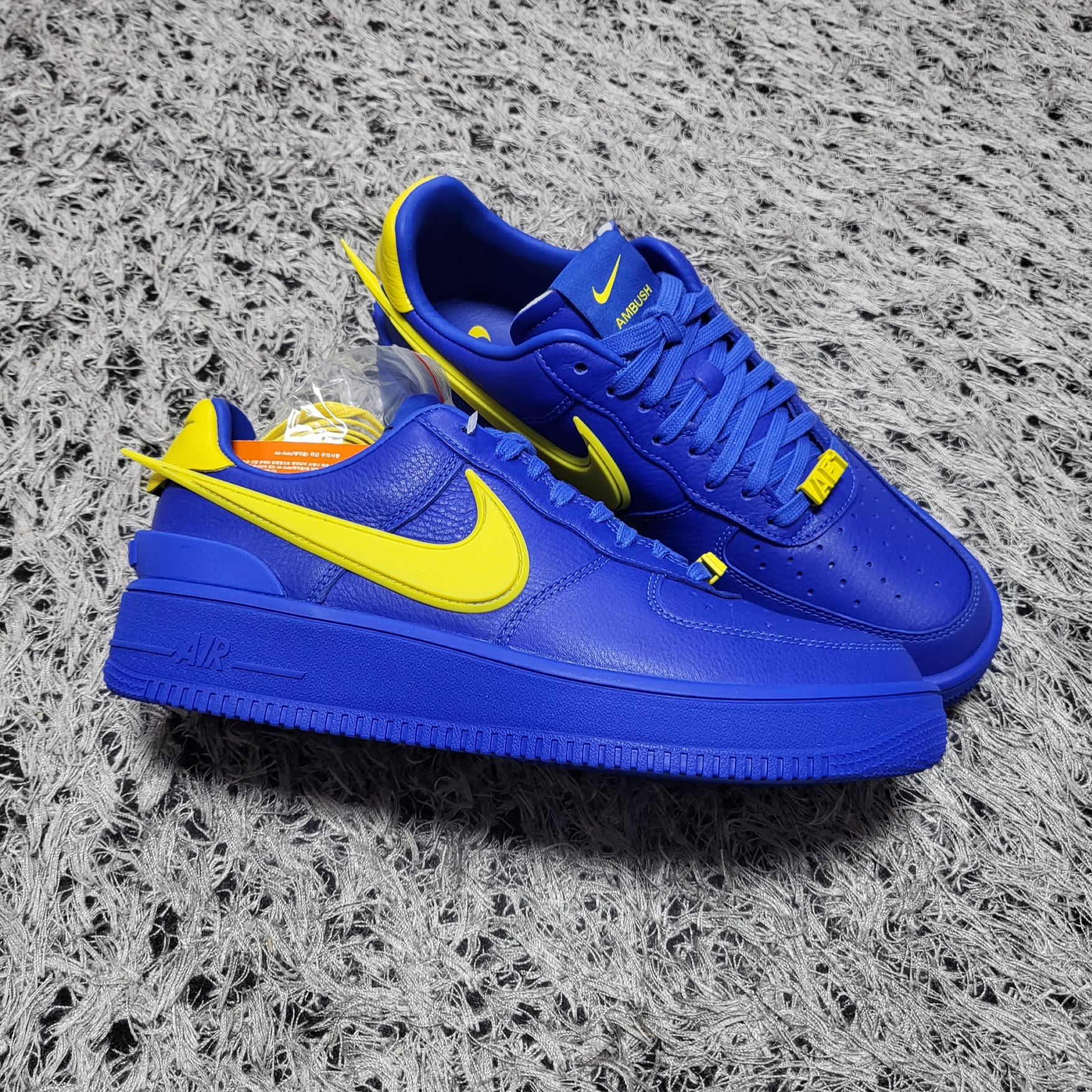 Nike x Ambush Air Force 1 Low SP Game Royal and Vivid Sulfur 착용 스타일