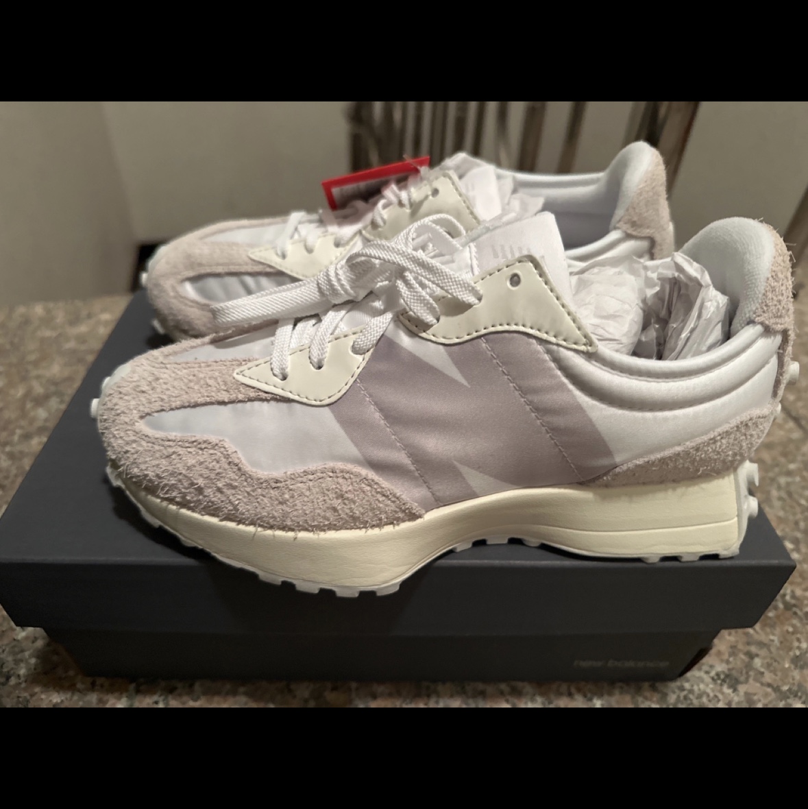 (W) New Balance 327 White Moonbeam 착용 스타일