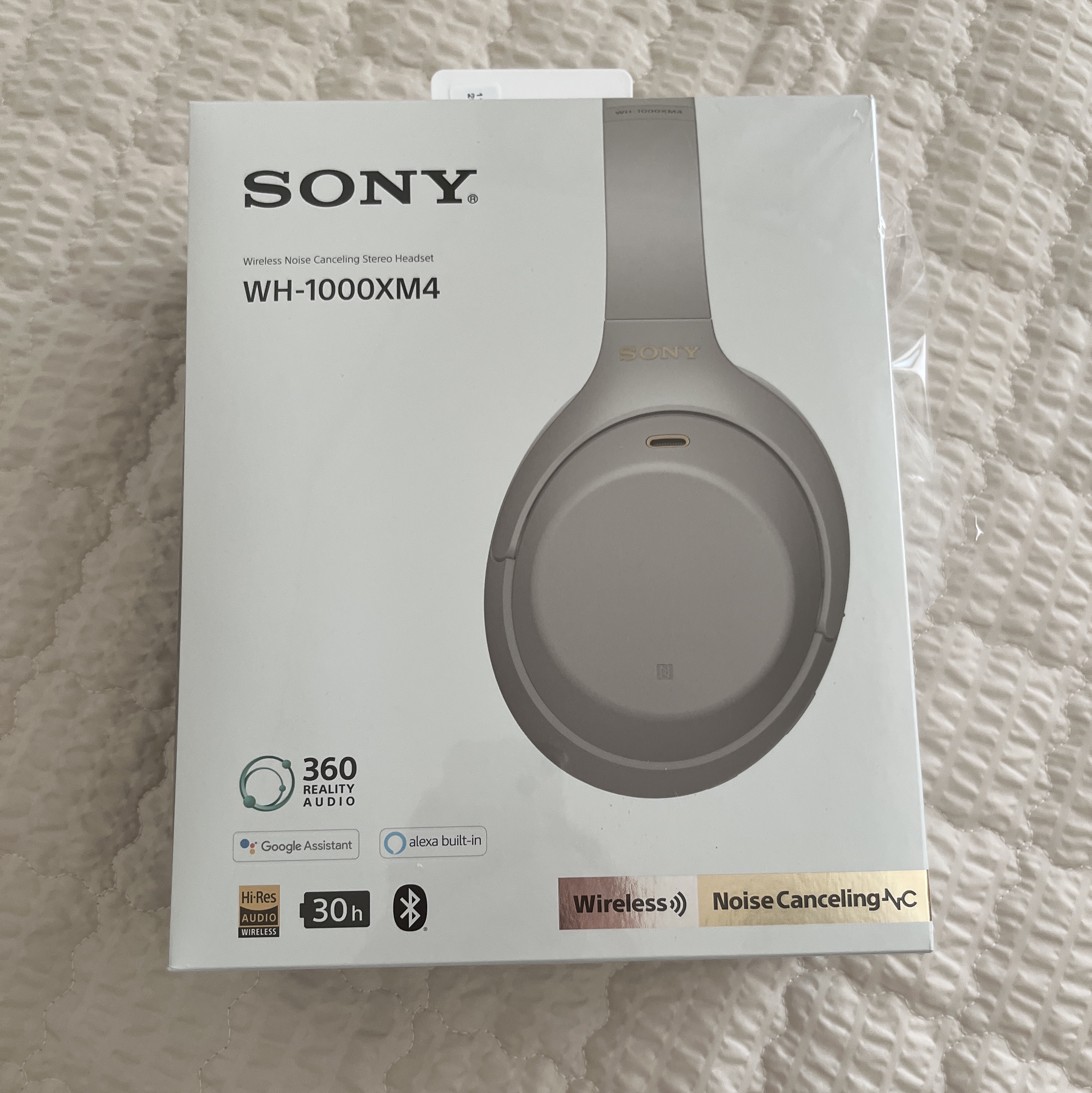 Sony WH-1000XM4 Platinum Silver (Korean Ver.) 착용 스타일 - 2