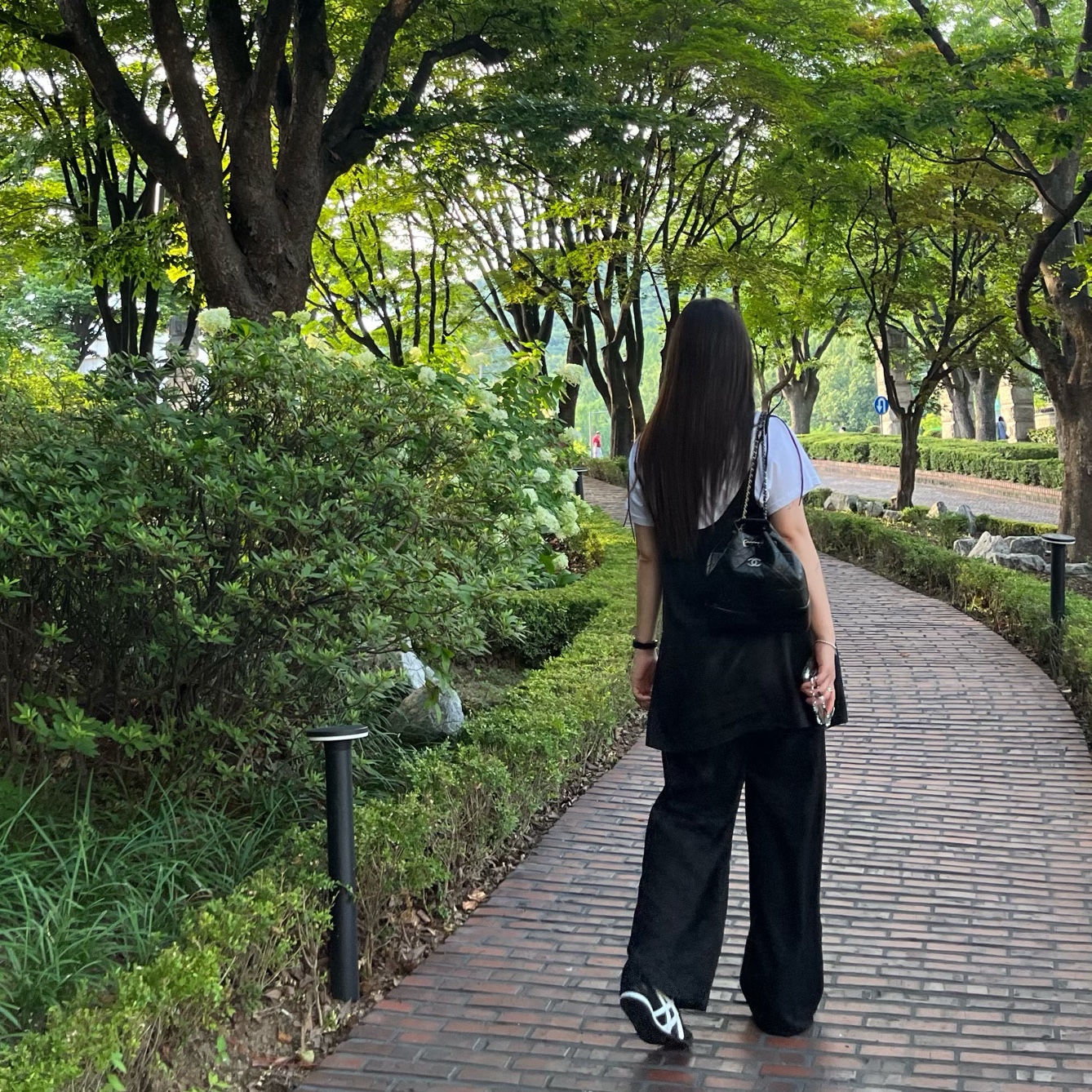 Chanel Small Gabrielle Backpack Aged Calfskin & Gold Silver Black, Onitsuka Tiger Mexico 66 Black White 착용 스타일
