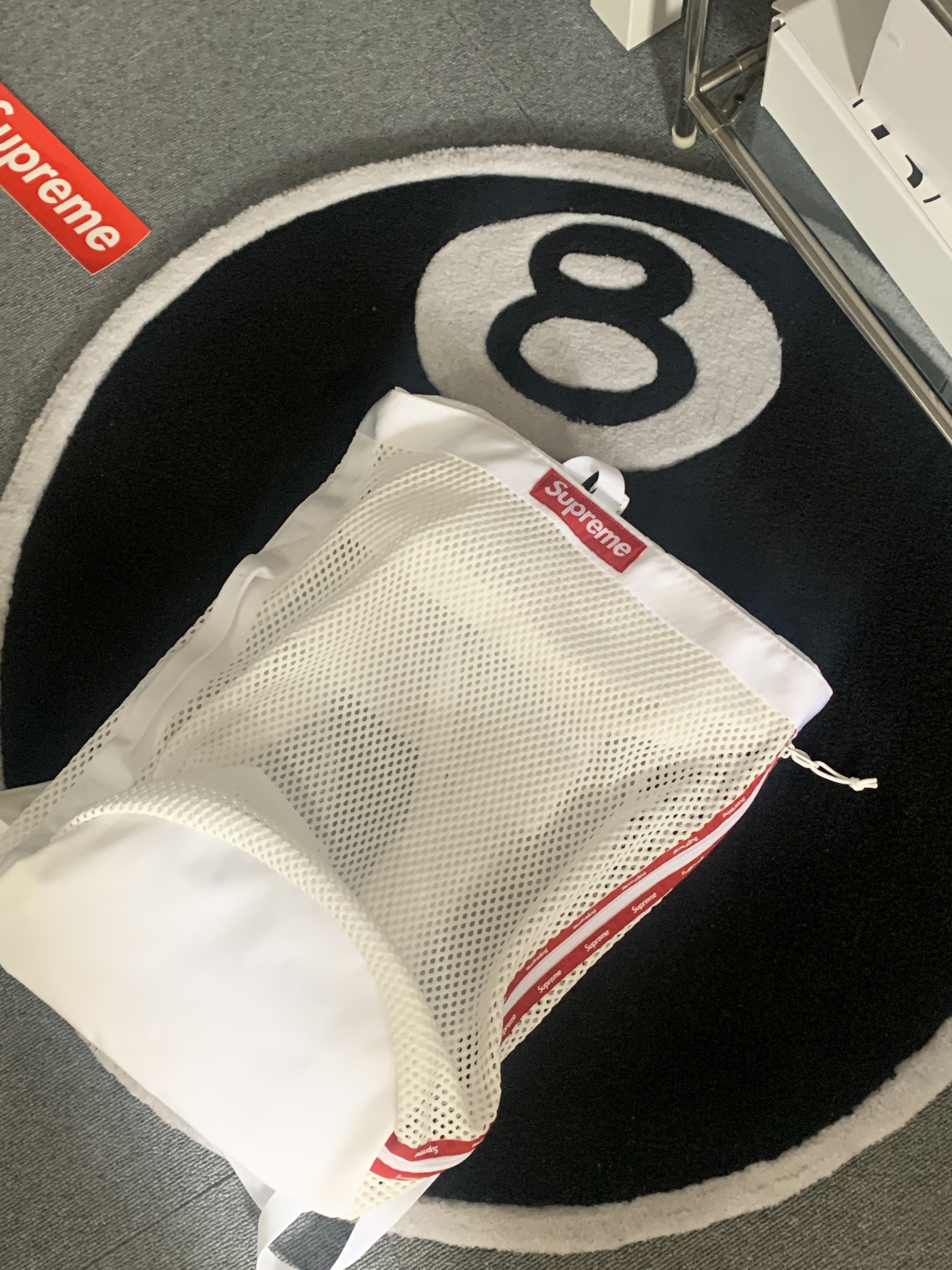 Supreme Mesh Backpack White - 23SS 착용 스타일