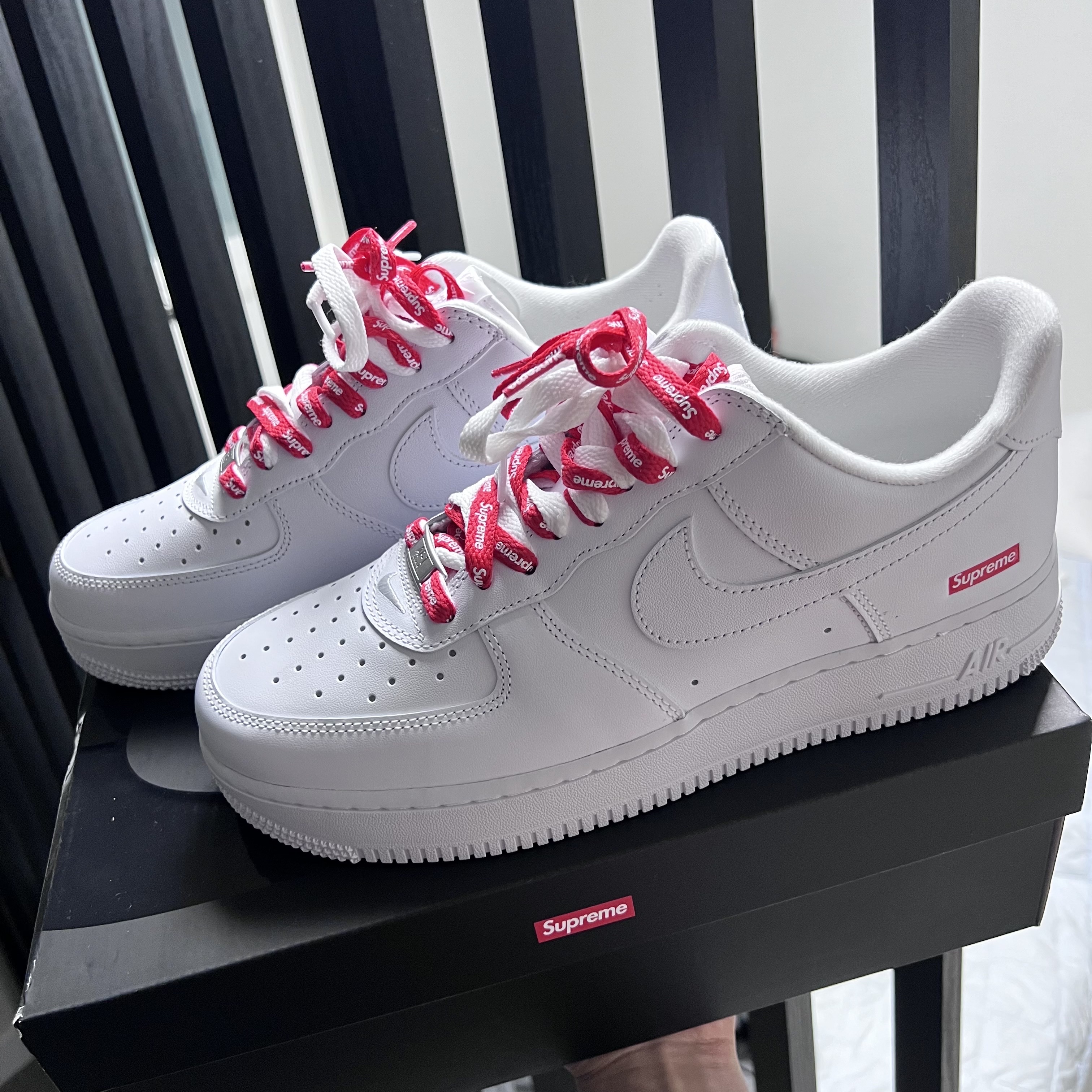 Nike x Supreme Air Force 1 Low White 착용 스타일 - 1
