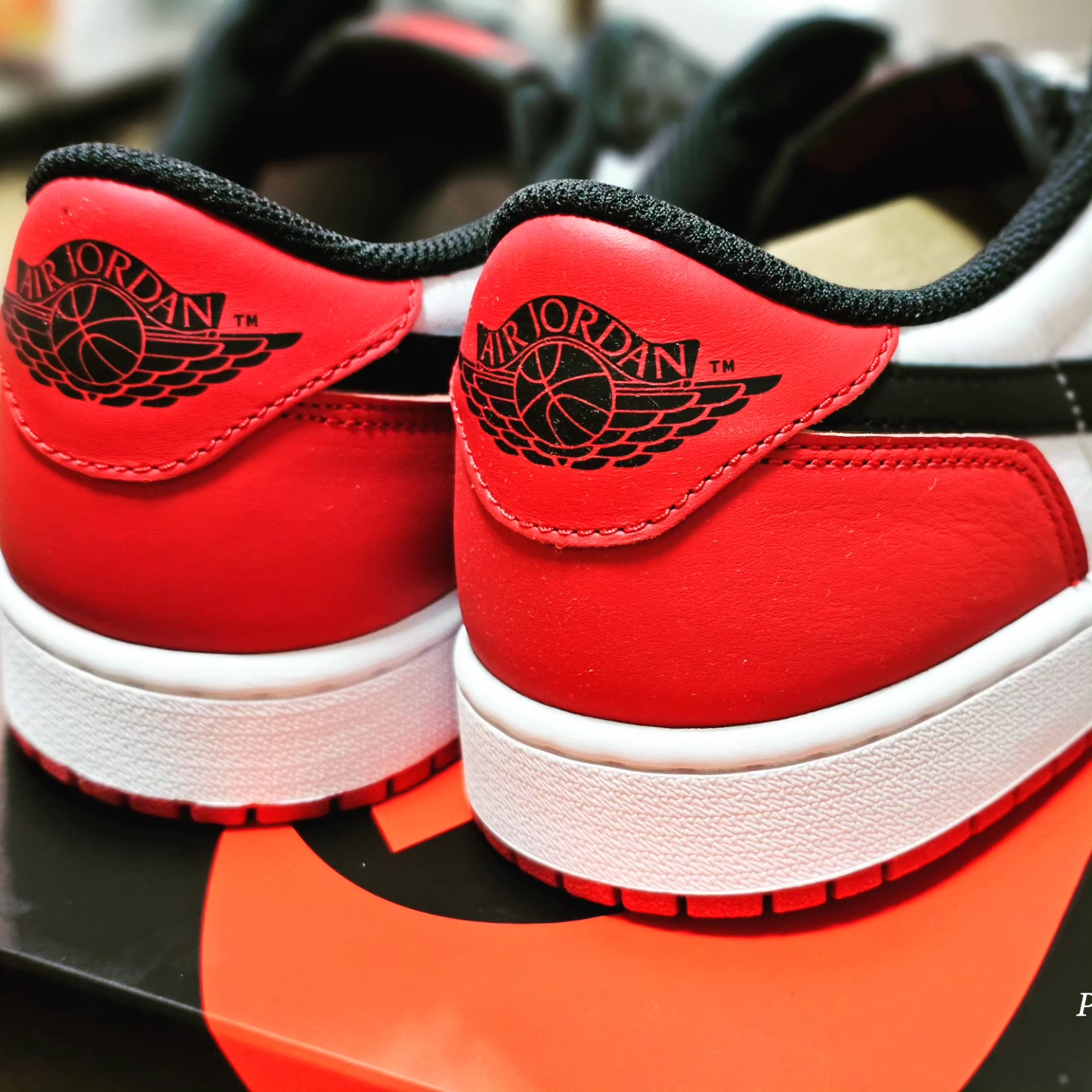 Jordan 1 Retro Low OG Black Toe 착용 스타일 - 2