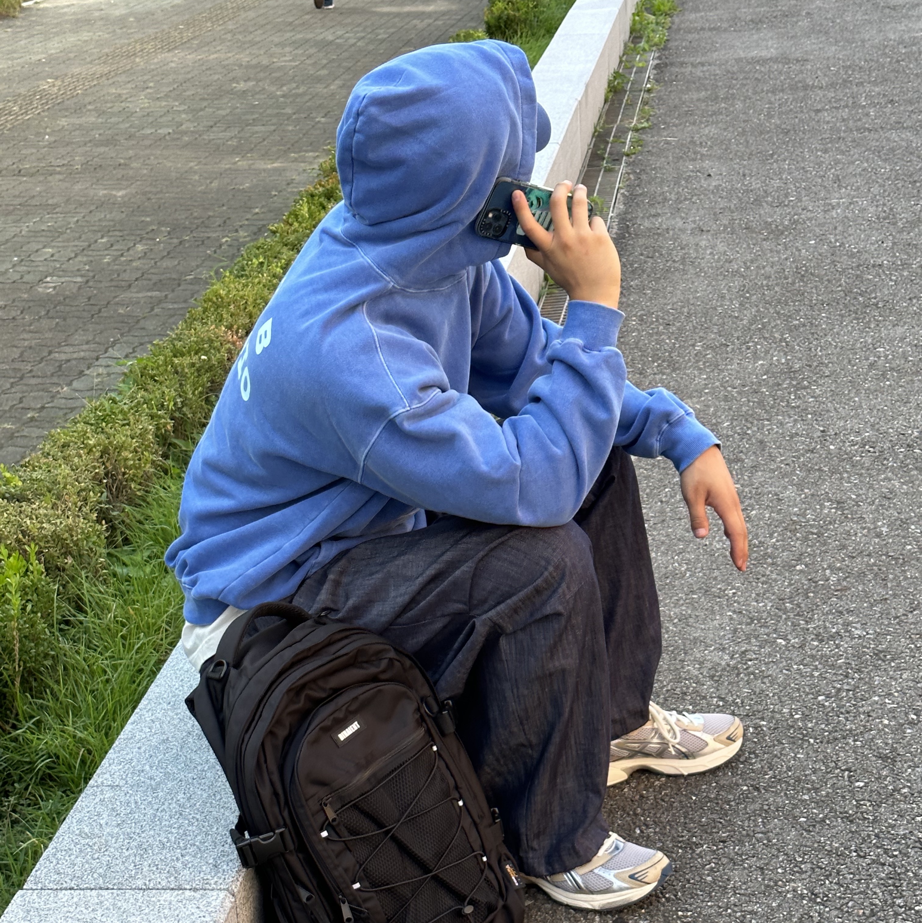 IAB Studio Pigment Hoodie Royal Blue - 22FW, Asics Gel-1130 Oyster Grey Pure Silver 착용 스타일 - 4