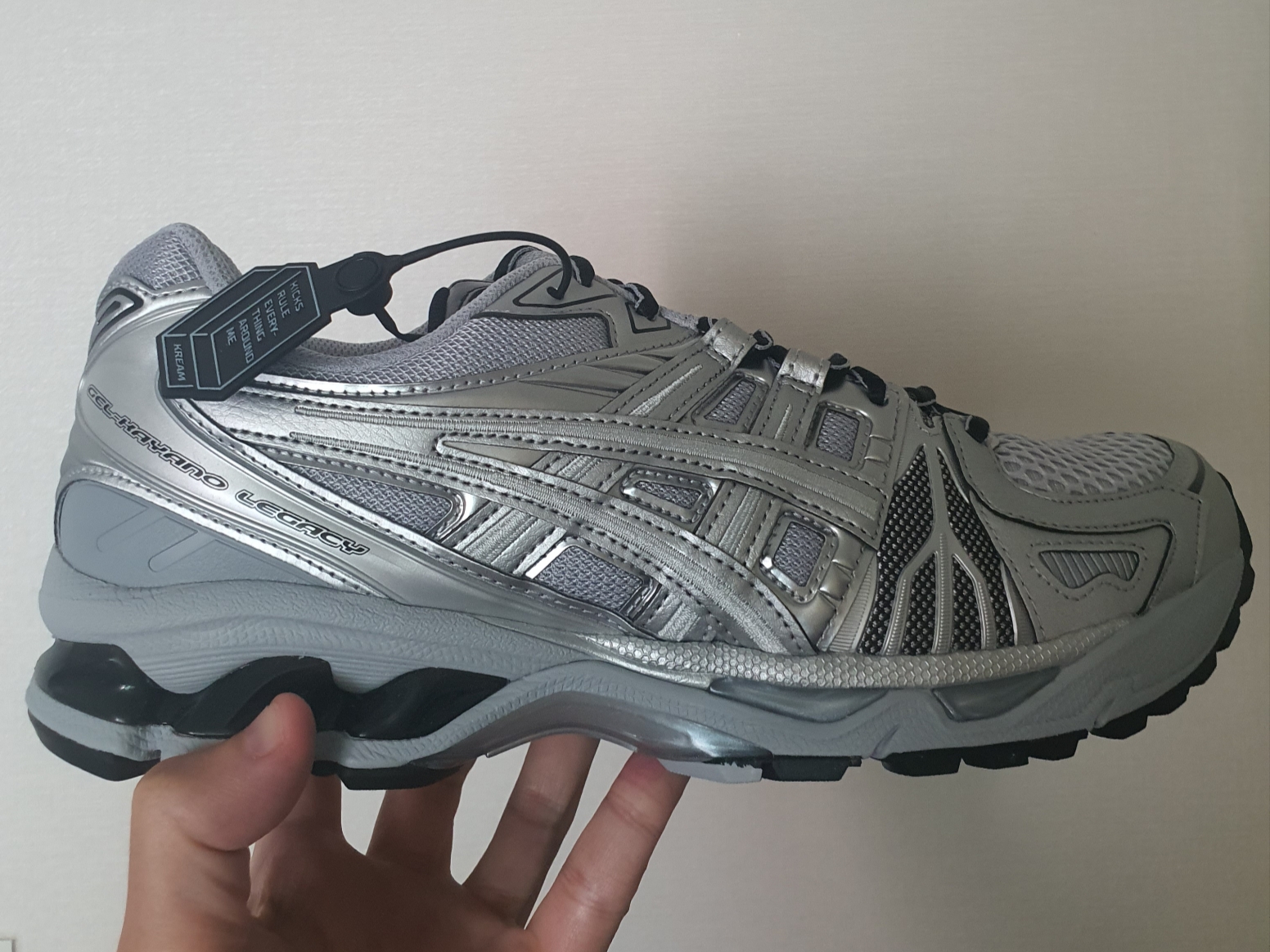 Asics Gel-Kayano Legacy Pure Silver 착용 스타일