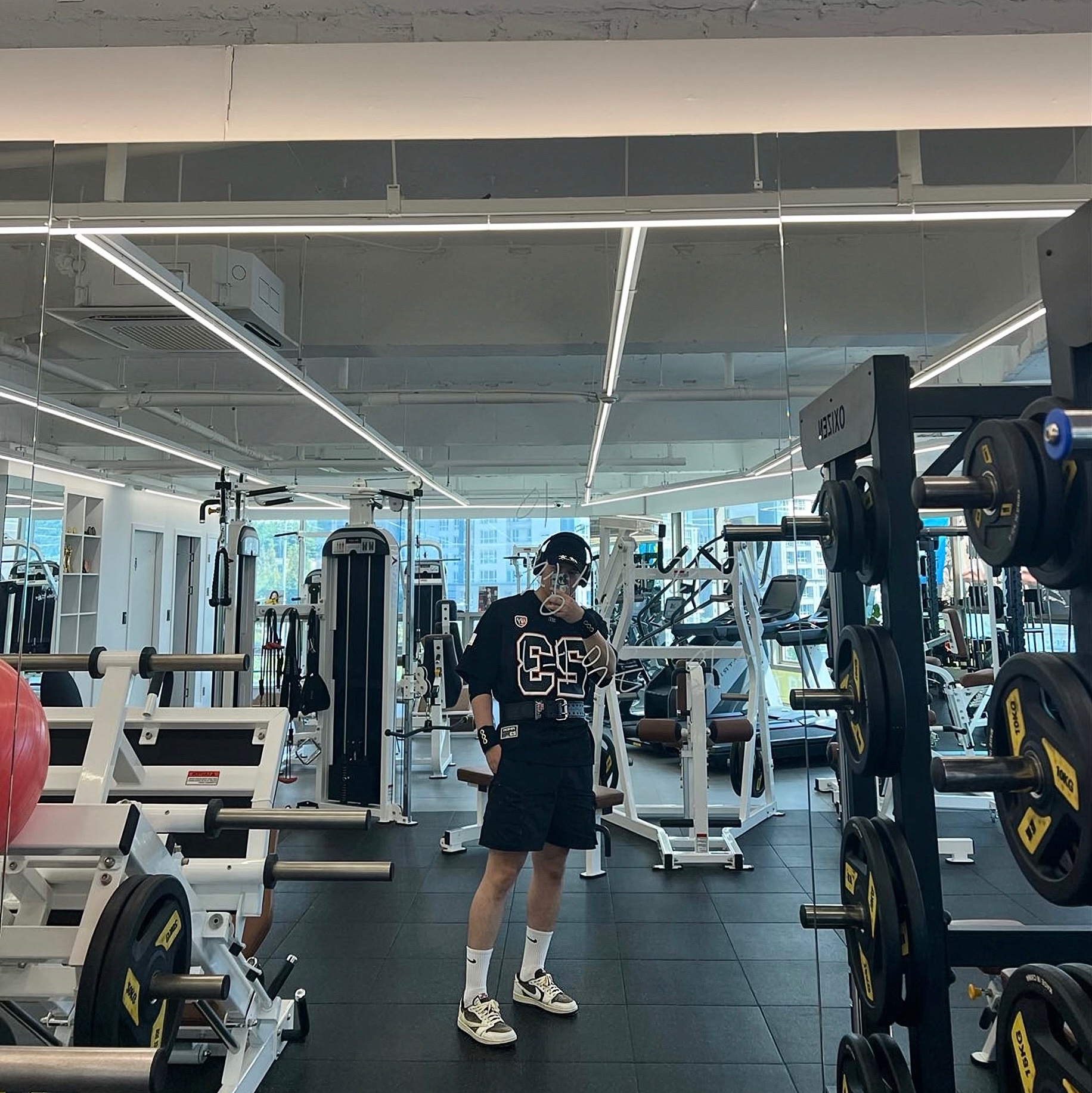 Darkr8m Studio x New Era Unstructured Ball Cap Black, Apple AirPods Max Lightning Space Gray (Korean Ver.) 착용 스타일