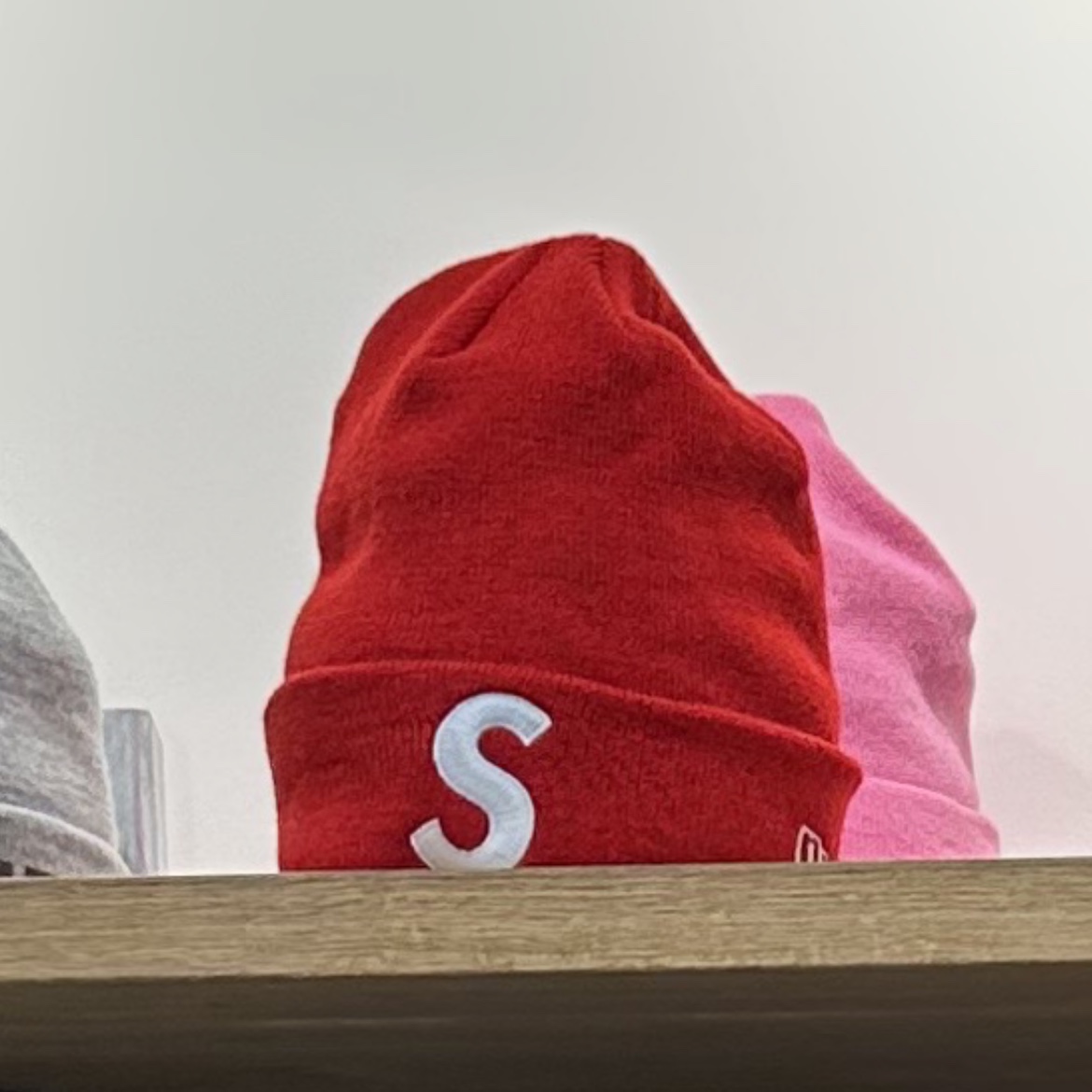 Supreme New Era S Logo Beanie Red - 23FW 착용 스타일 - 1