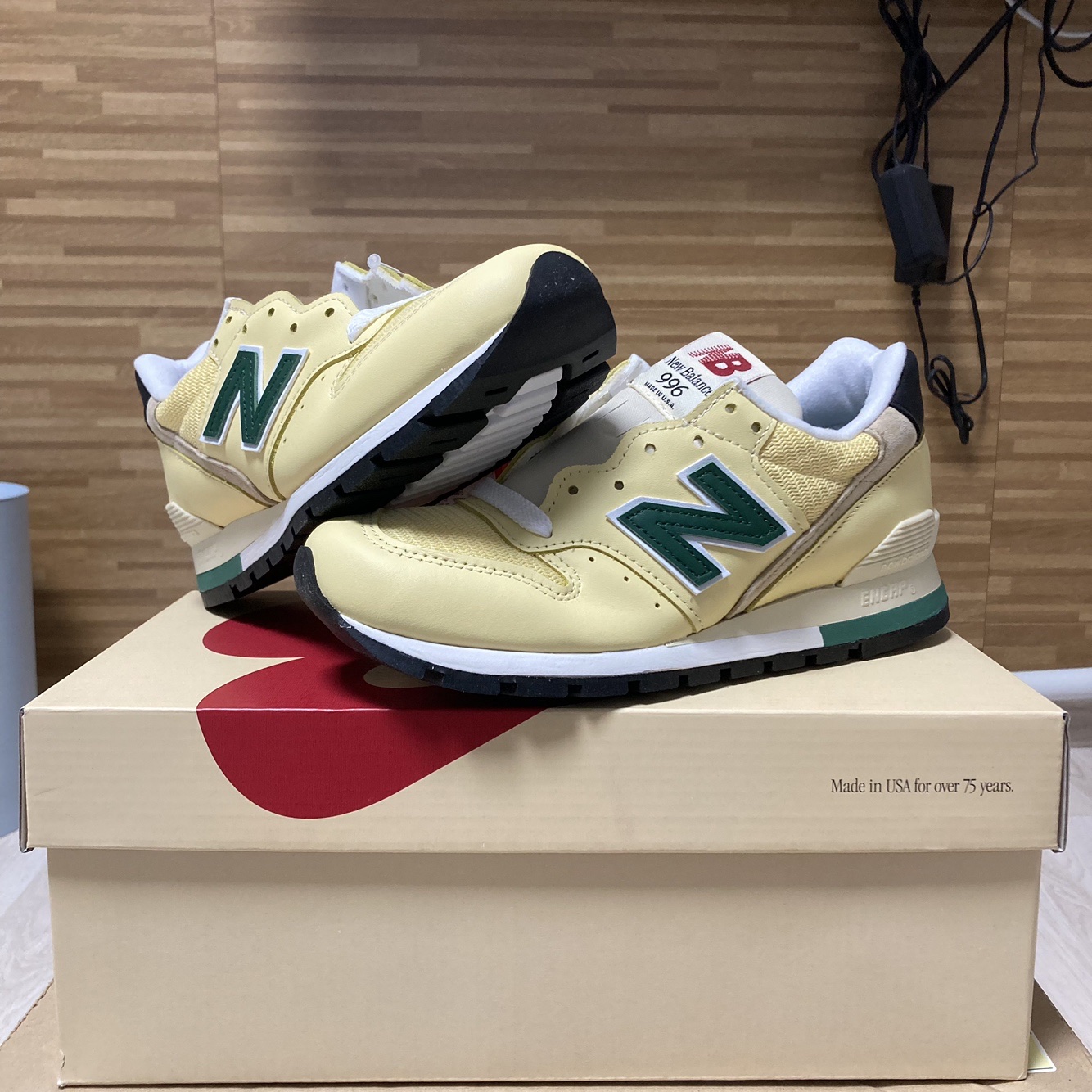 New Balance Made in USA 996 Pale Yellow 착용 스타일