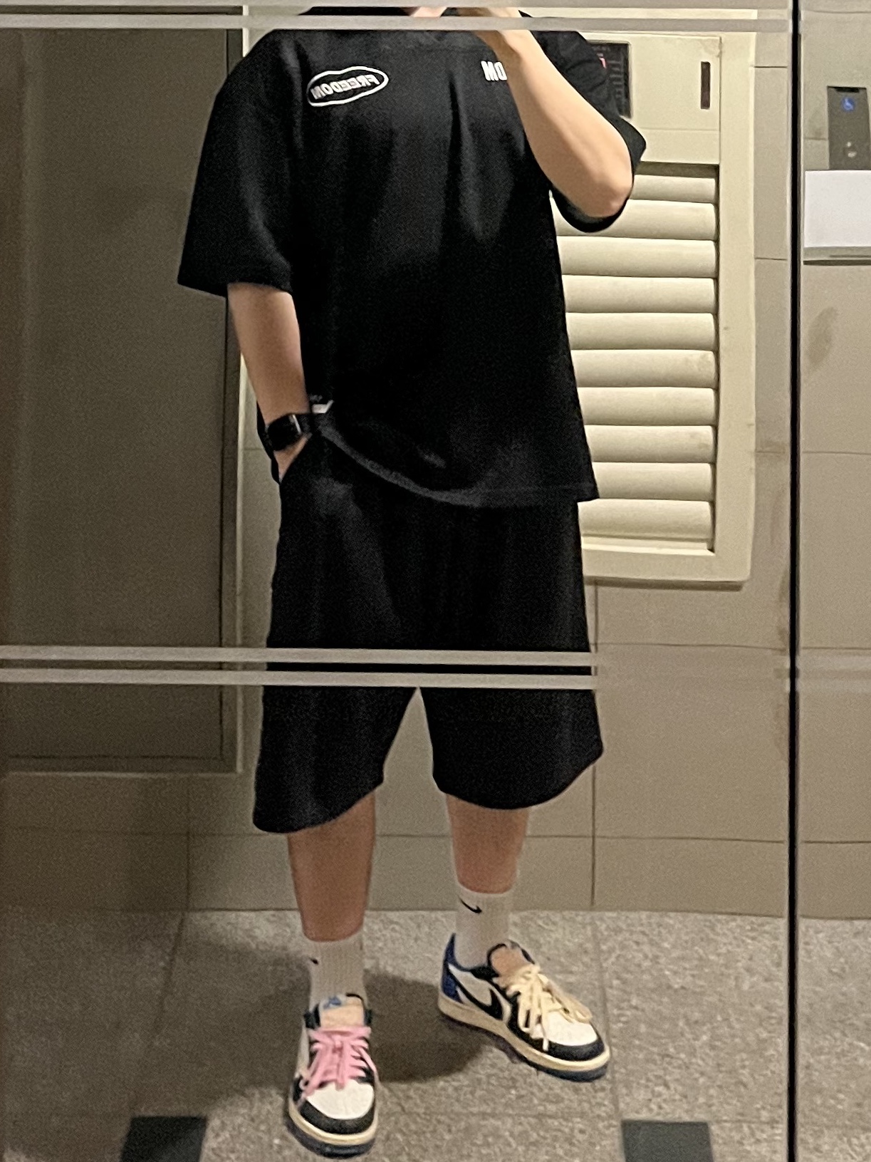 Jordan 1 x Travis Scott x Fragment Retro Low OG SP Military Blue 착용 스타일