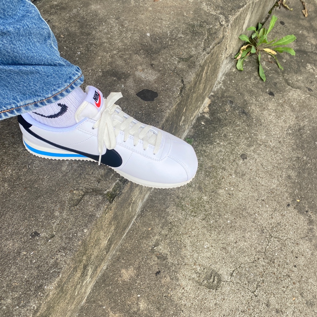 Nike Cortez White and Black 착용 스타일