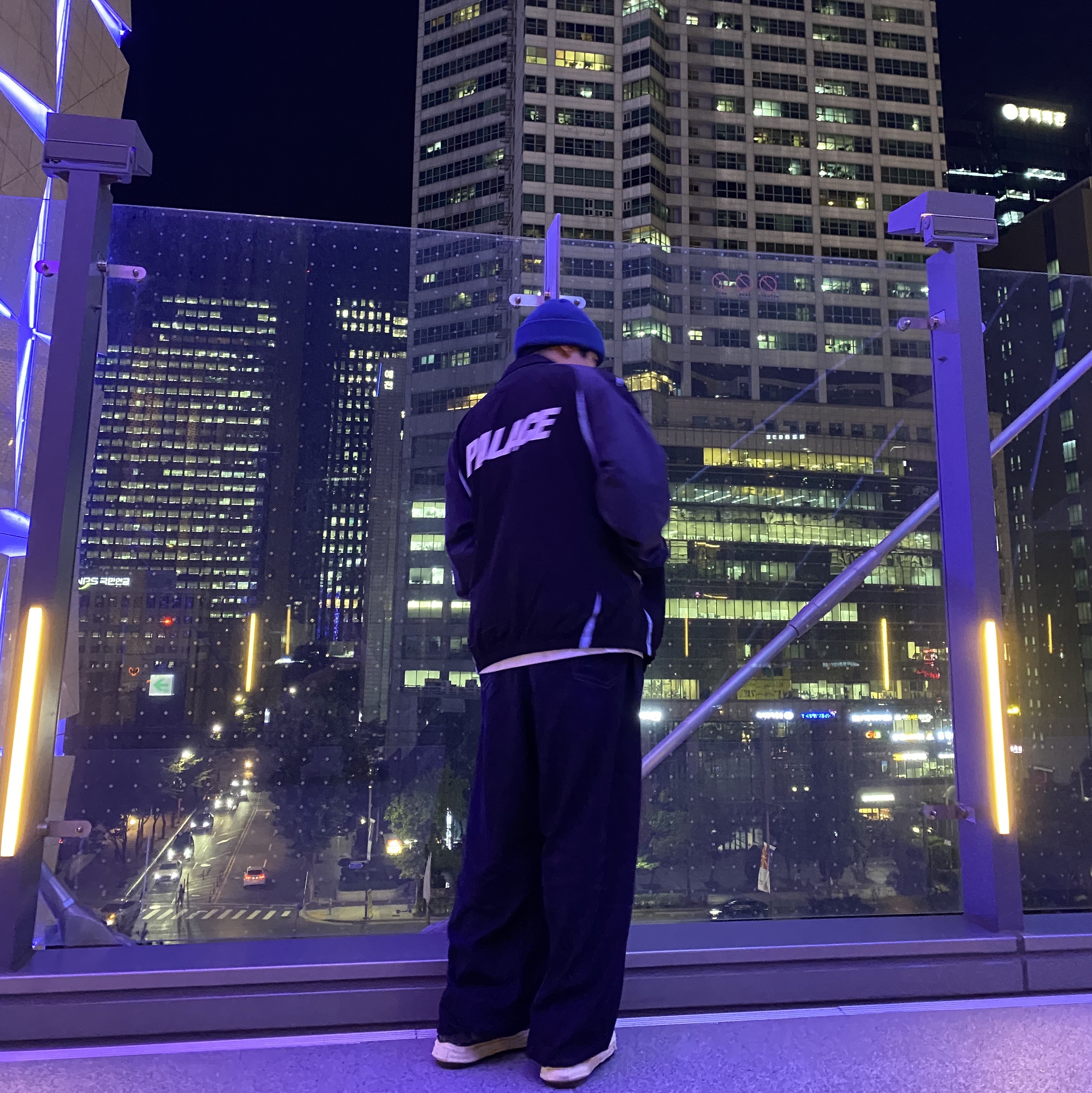 Palace Pro Shell Jacket Black - 23FW 착용 스타일