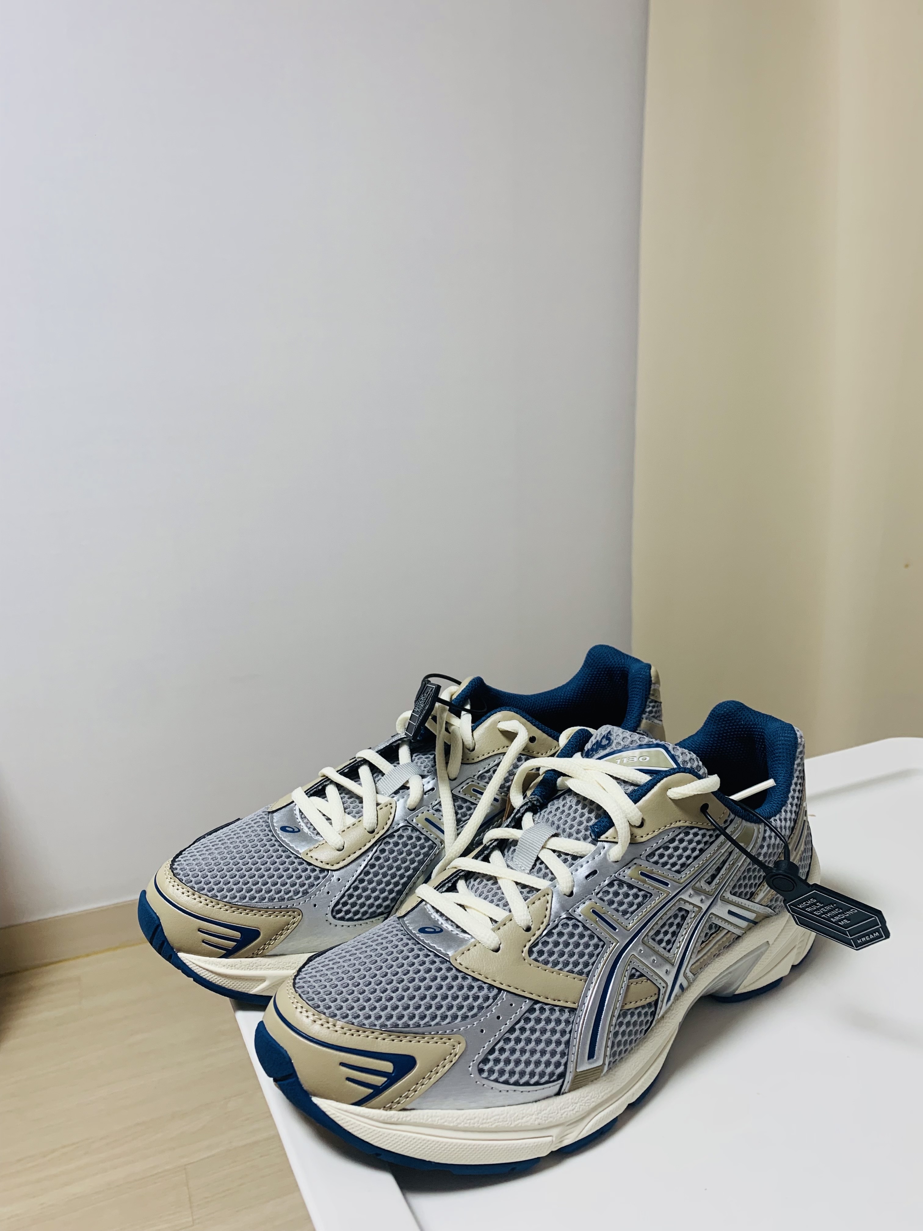 Asics Gel-1130 Oyster Grey Pure Silver 착용 스타일