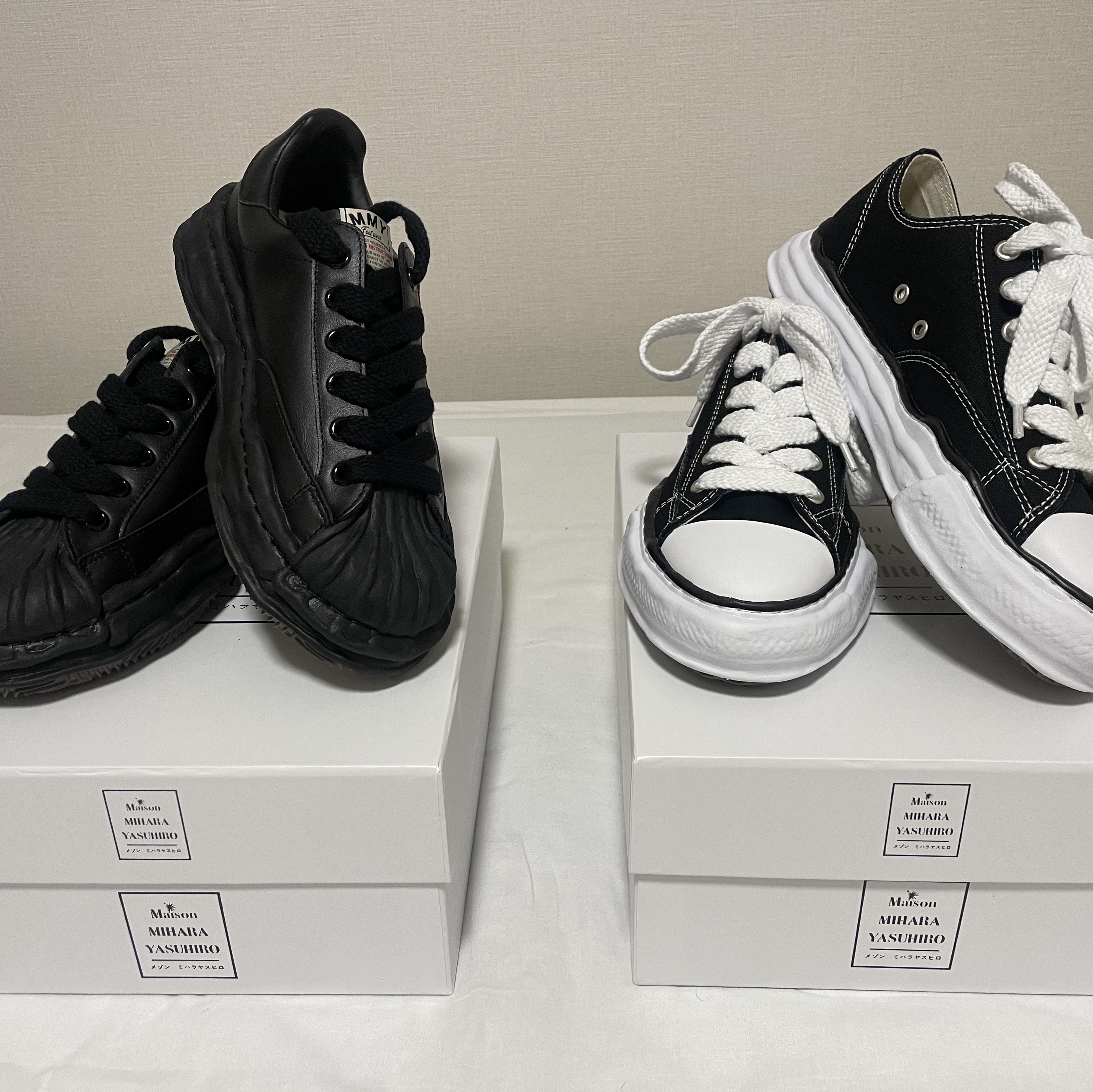 Maison Mihara Yasuhiro OG Sole Leather Low-top Sneakers Black Black, Maison Mihara Yasuhiro Peterson OG Sole Canvas Low Sneakers Black 착용 스타일