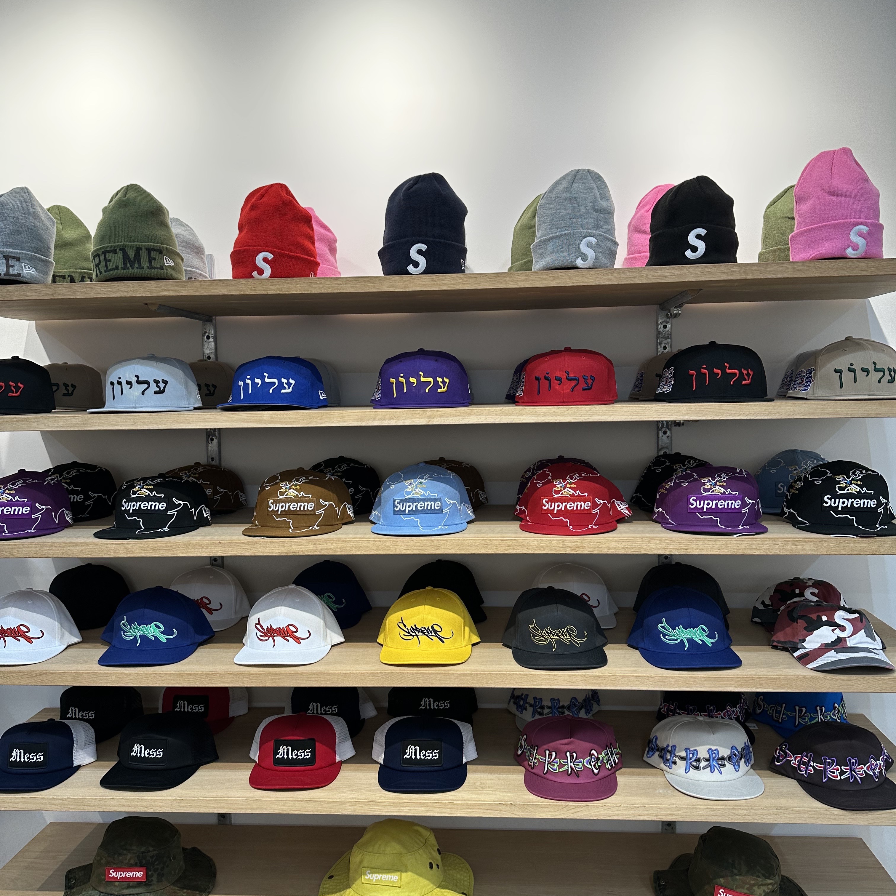 Supreme New Era S Logo Beanie Red - 23FW 착용 스타일 - 3